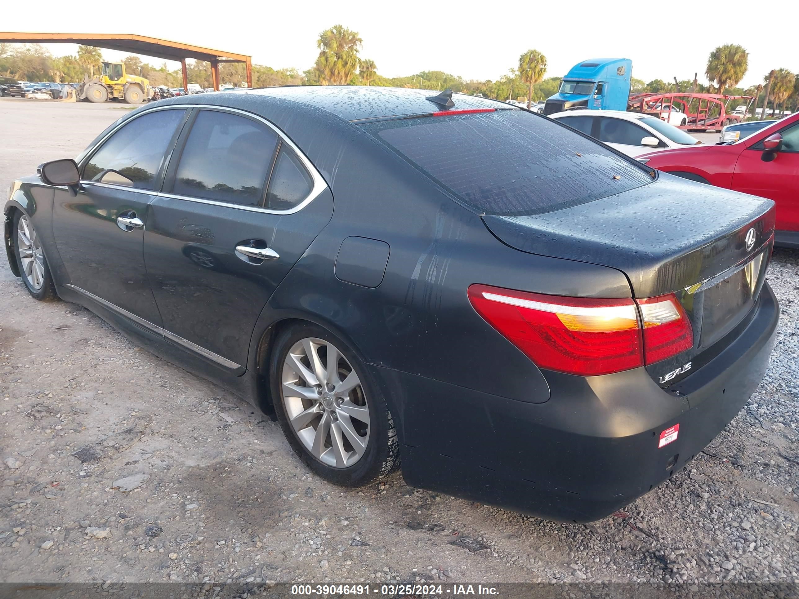 Photo 2 VIN: JTHCL5EF6A5005186 - LEXUS LS 