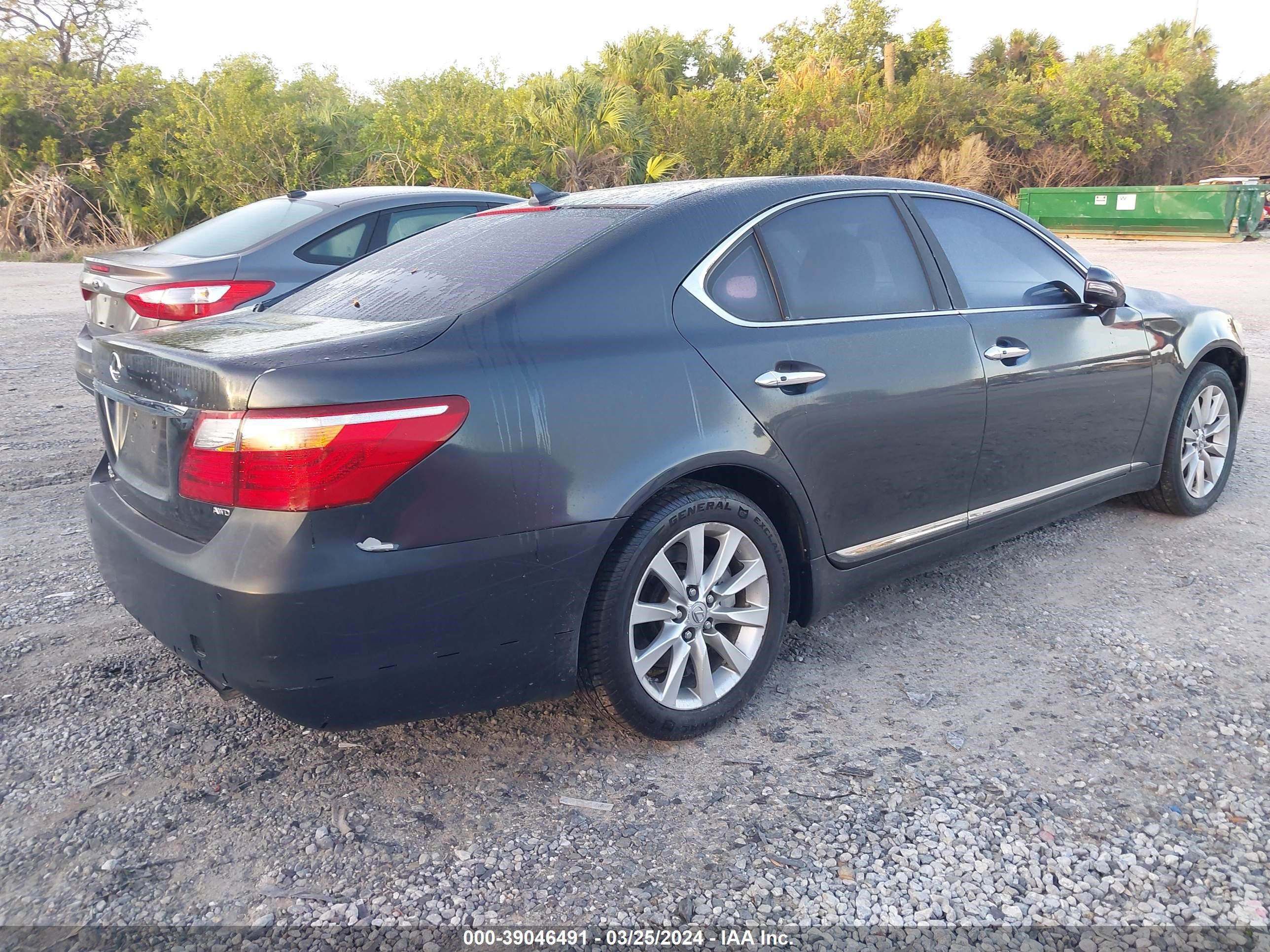 Photo 3 VIN: JTHCL5EF6A5005186 - LEXUS LS 