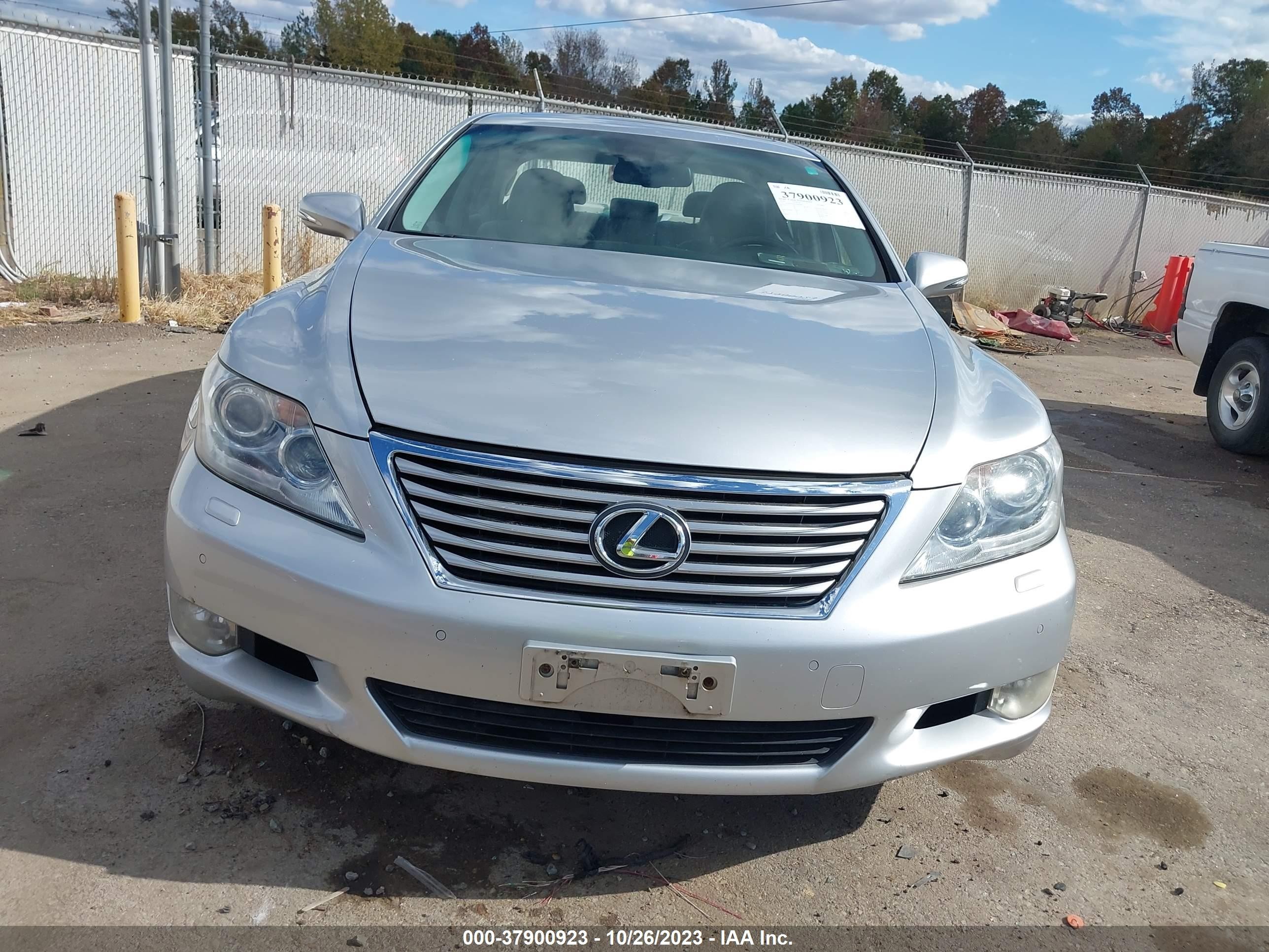 Photo 11 VIN: JTHCL5EF6A5006998 - LEXUS LS 