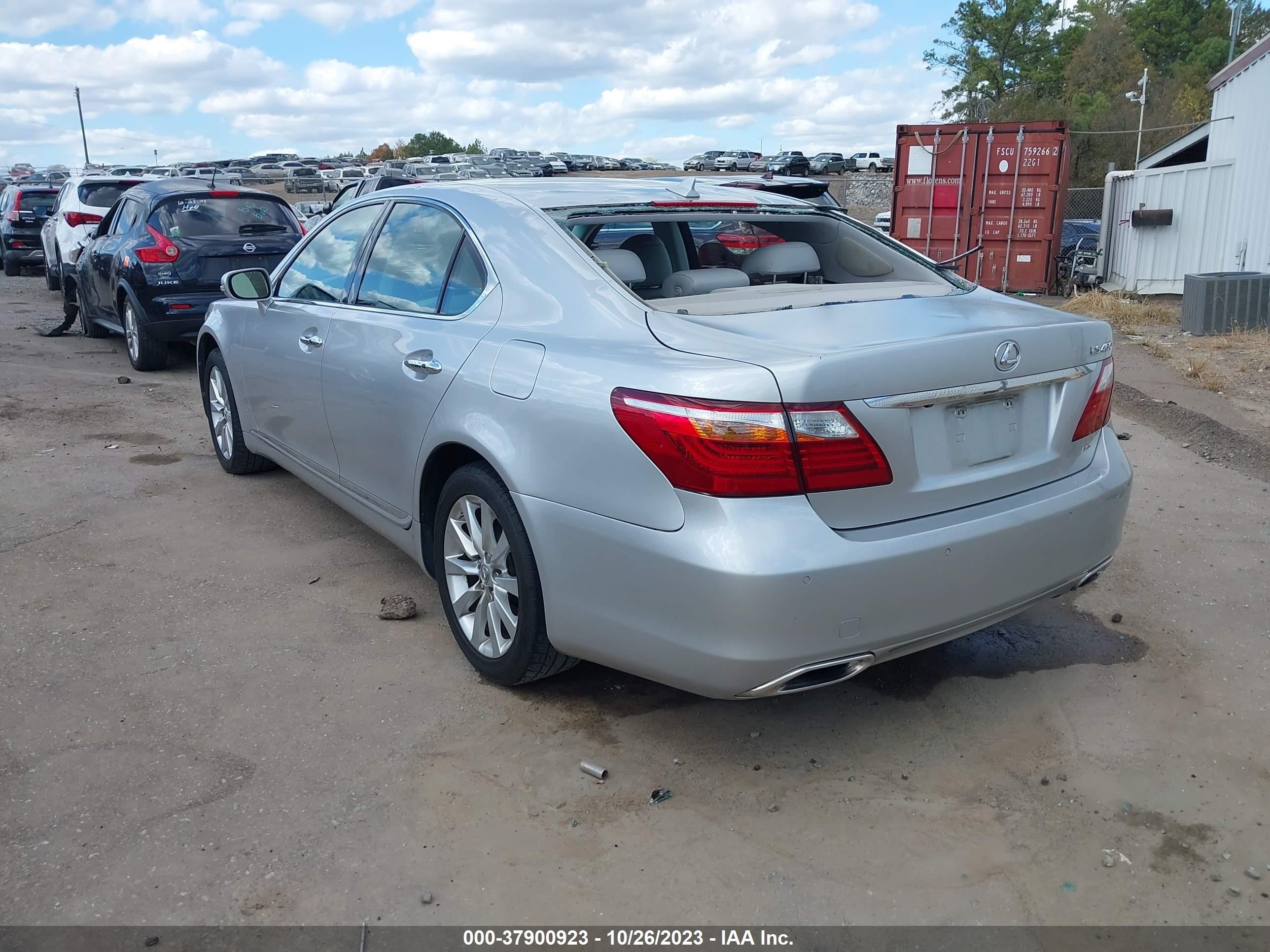 Photo 2 VIN: JTHCL5EF6A5006998 - LEXUS LS 