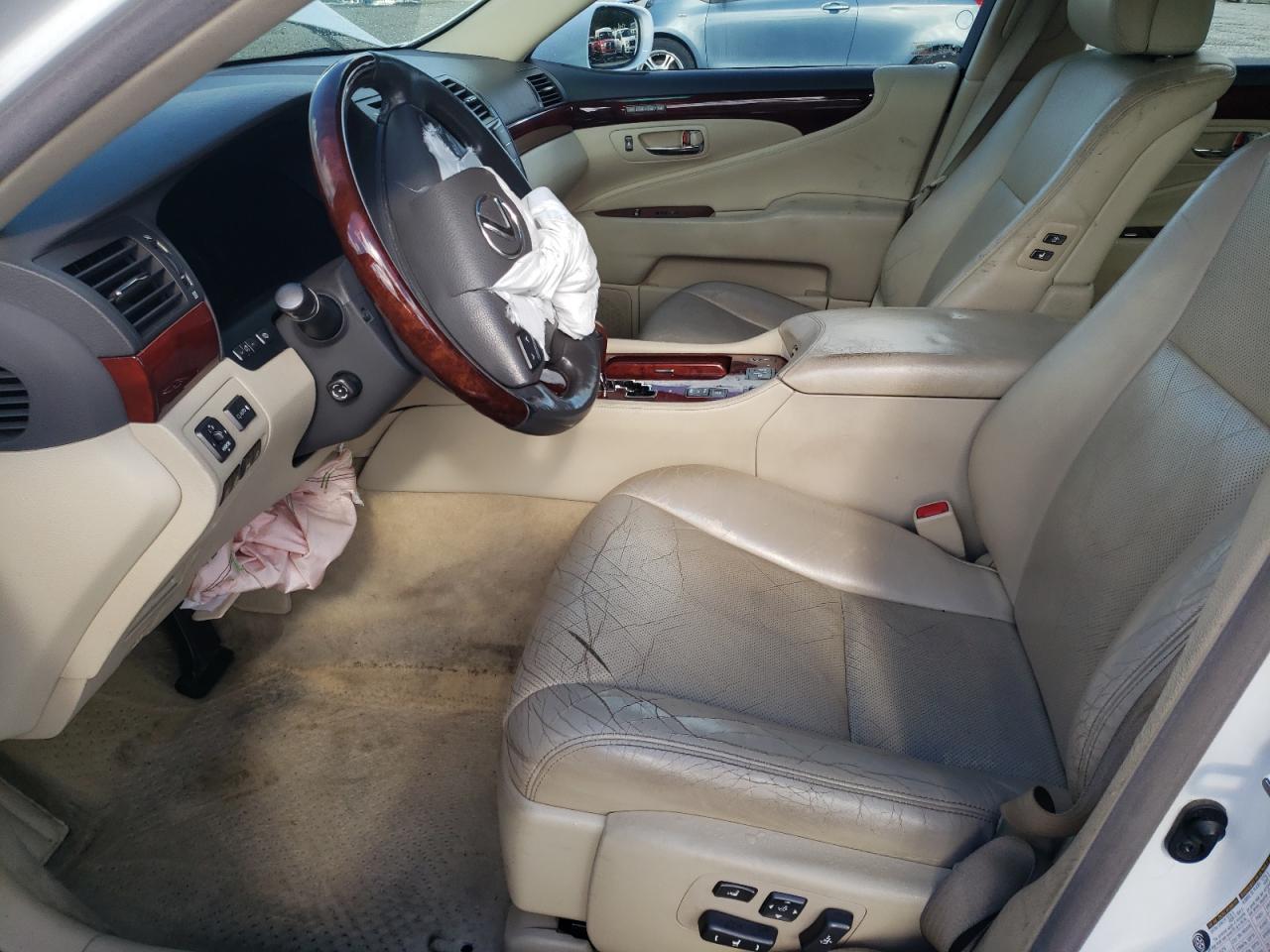 Photo 6 VIN: JTHCL5EF8B5010004 - LEXUS LS 