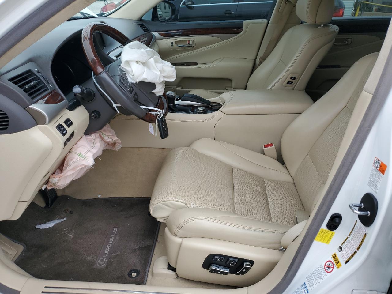 Photo 6 VIN: JTHCL5EF8F5024541 - LEXUS LS 