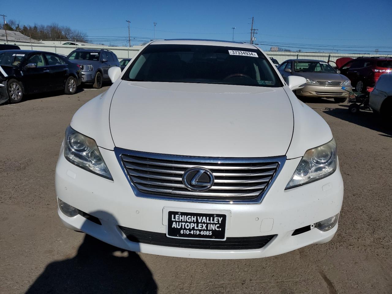 Photo 4 VIN: JTHCL5EF9B5010934 - LEXUS LS 