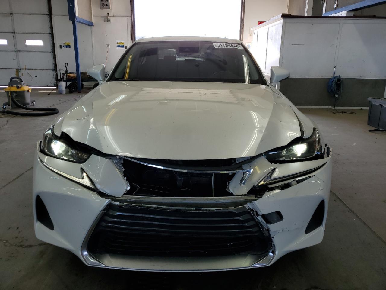 Photo 4 VIN: JTHCM1D28H5017130 - LEXUS IS 