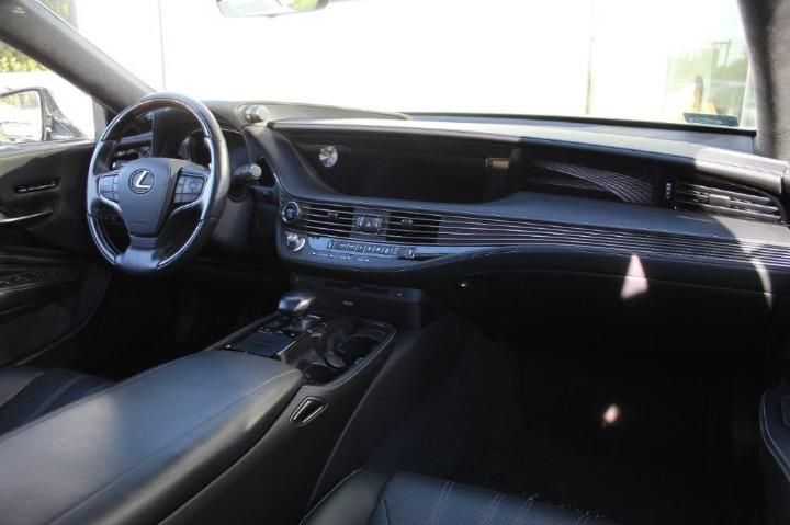 Photo 12 VIN: JTHCYLFF105000173 - LEXUS LS-SERIES SALOON 