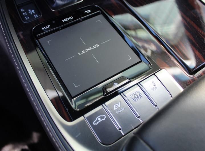 Photo 21 VIN: JTHCYLFF105000173 - LEXUS LS-SERIES SALOON 