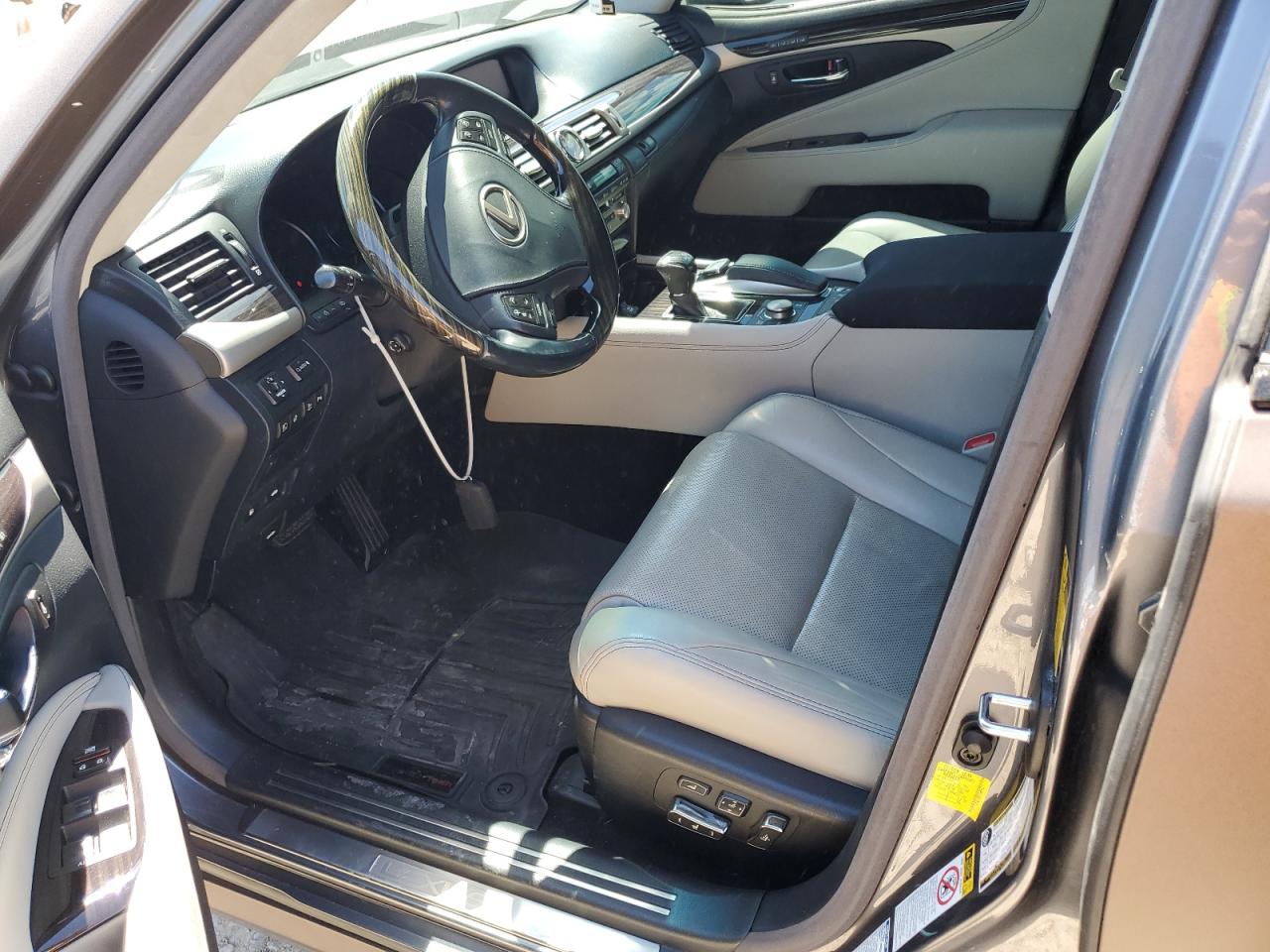 Photo 6 VIN: JTHDL1EF9F5007132 - LEXUS LS 