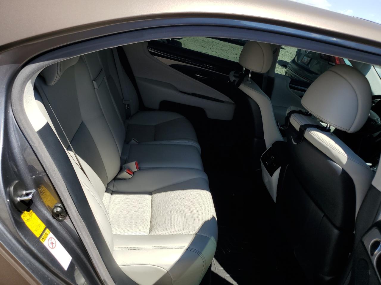 Photo 9 VIN: JTHDL1EF9F5007132 - LEXUS LS 