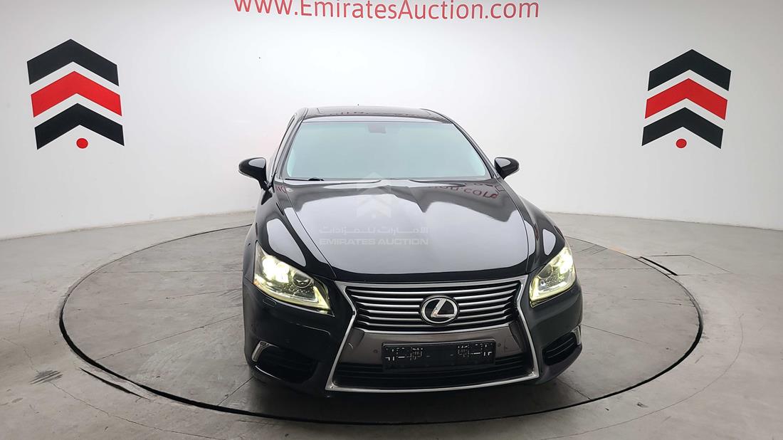 Photo 3 VIN: JTHDL5EF9D5005224 - LEXUS LS 