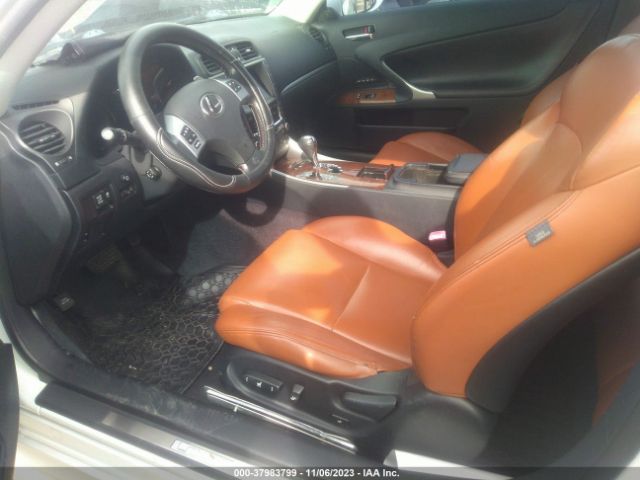 Photo 4 VIN: JTHFE2C24B2505405 - LEXUS IS 350C 