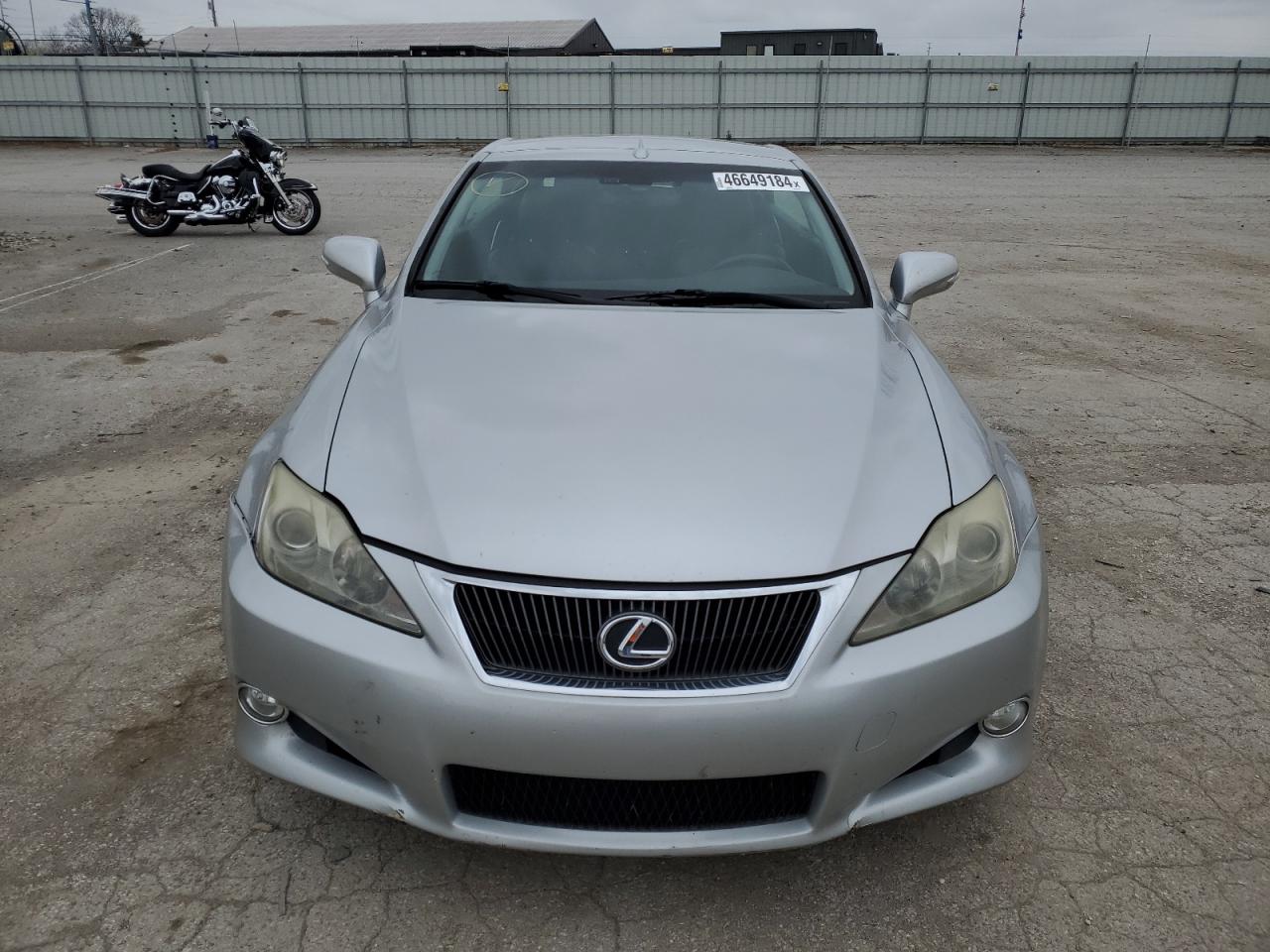 Photo 4 VIN: JTHFE2C29A2501428 - LEXUS IS 