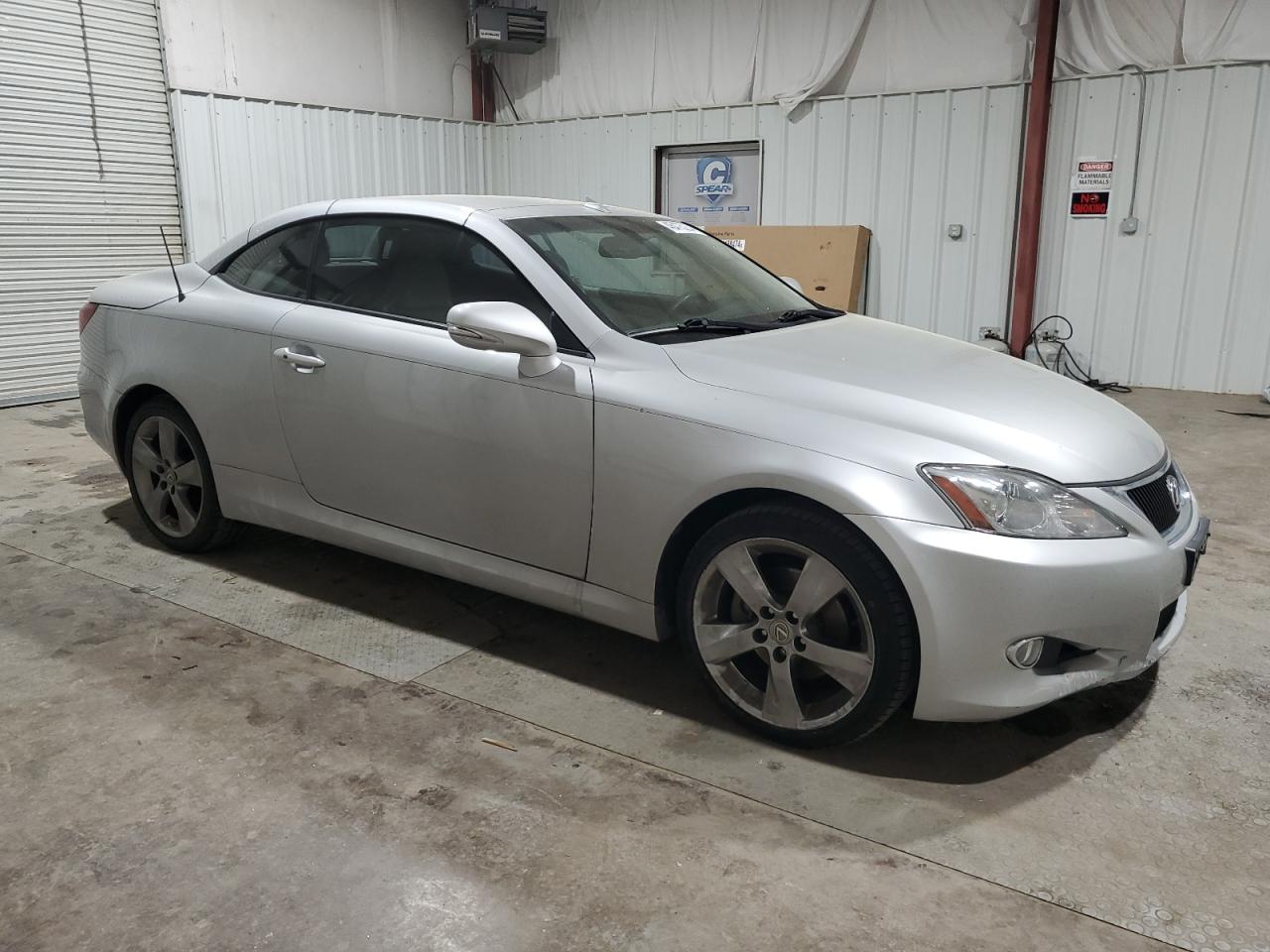 Photo 3 VIN: JTHFF2C20A2506028 - LEXUS IS 