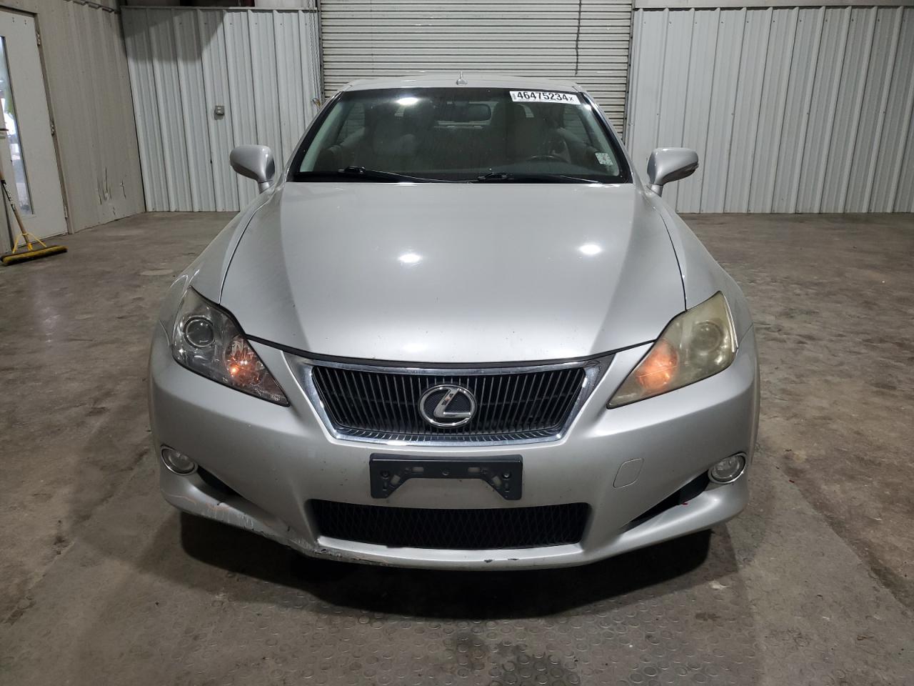 Photo 4 VIN: JTHFF2C20A2506028 - LEXUS IS 