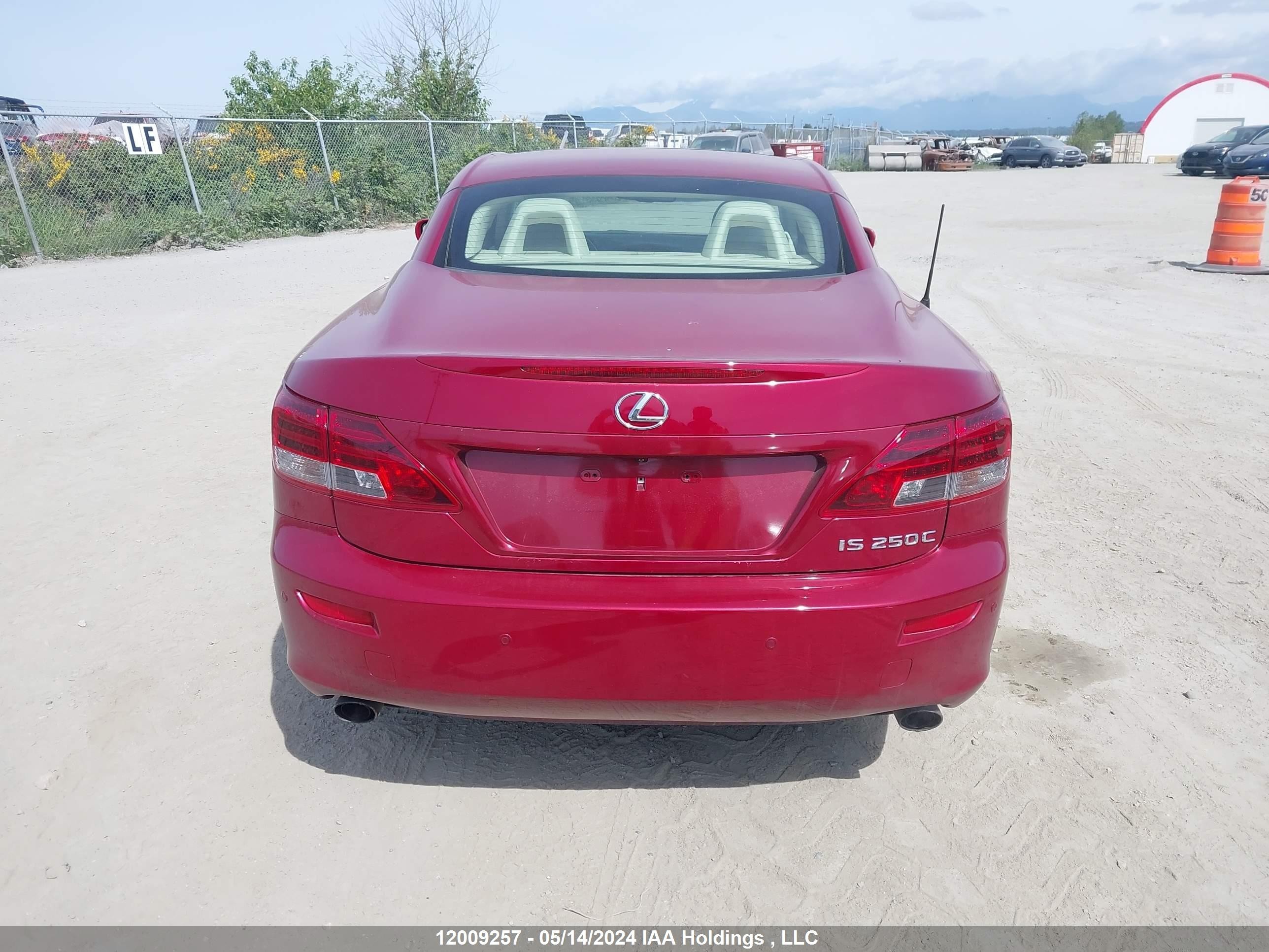 Photo 15 VIN: JTHFF2C21B2517380 - LEXUS IS 