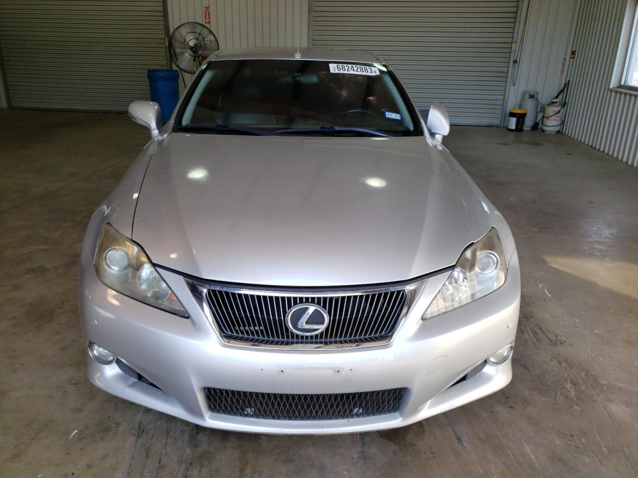 Photo 4 VIN: JTHFF2C22A2514342 - LEXUS IS 