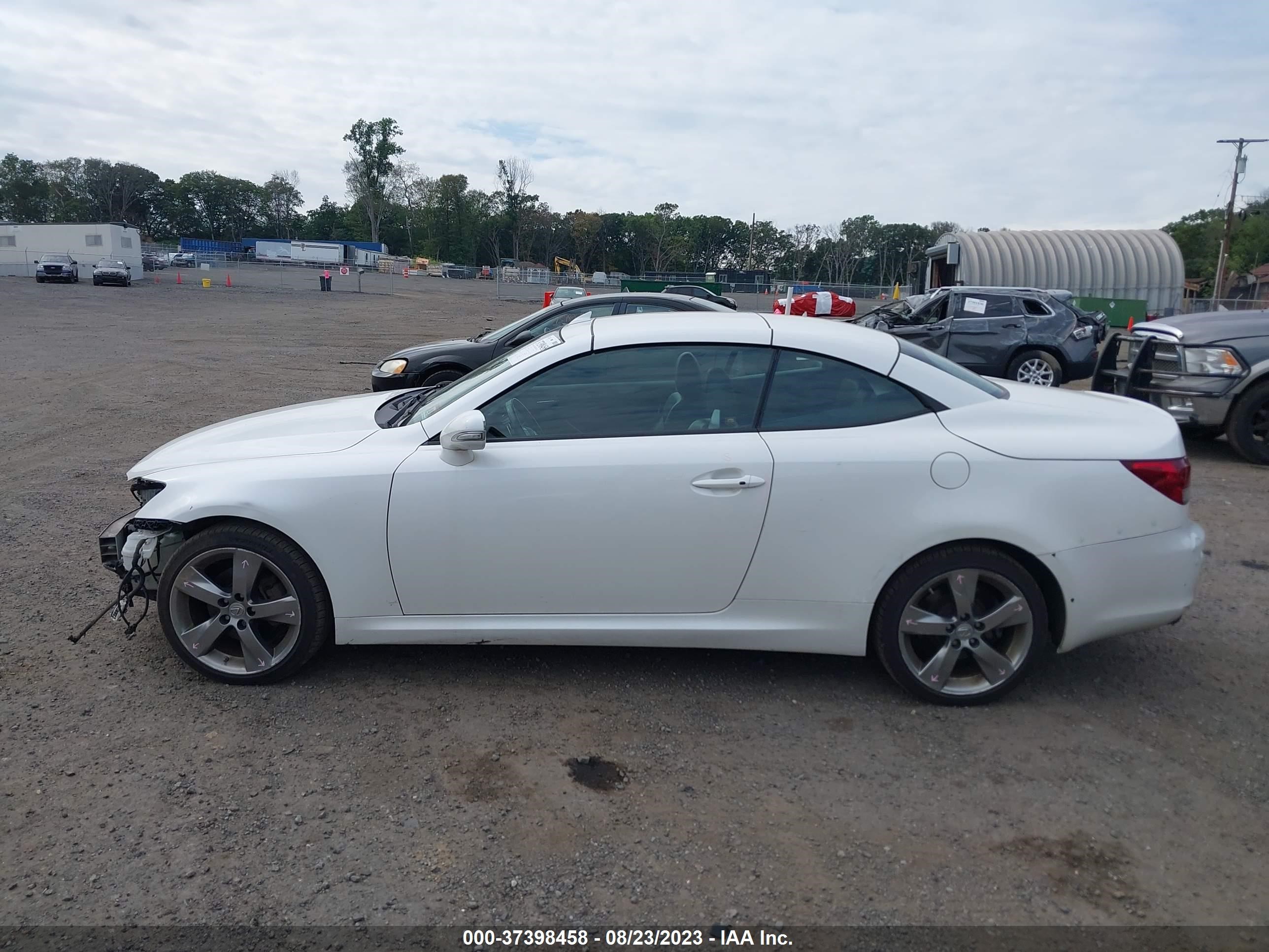 Photo 12 VIN: JTHFF2C29B2517496 - LEXUS IS 