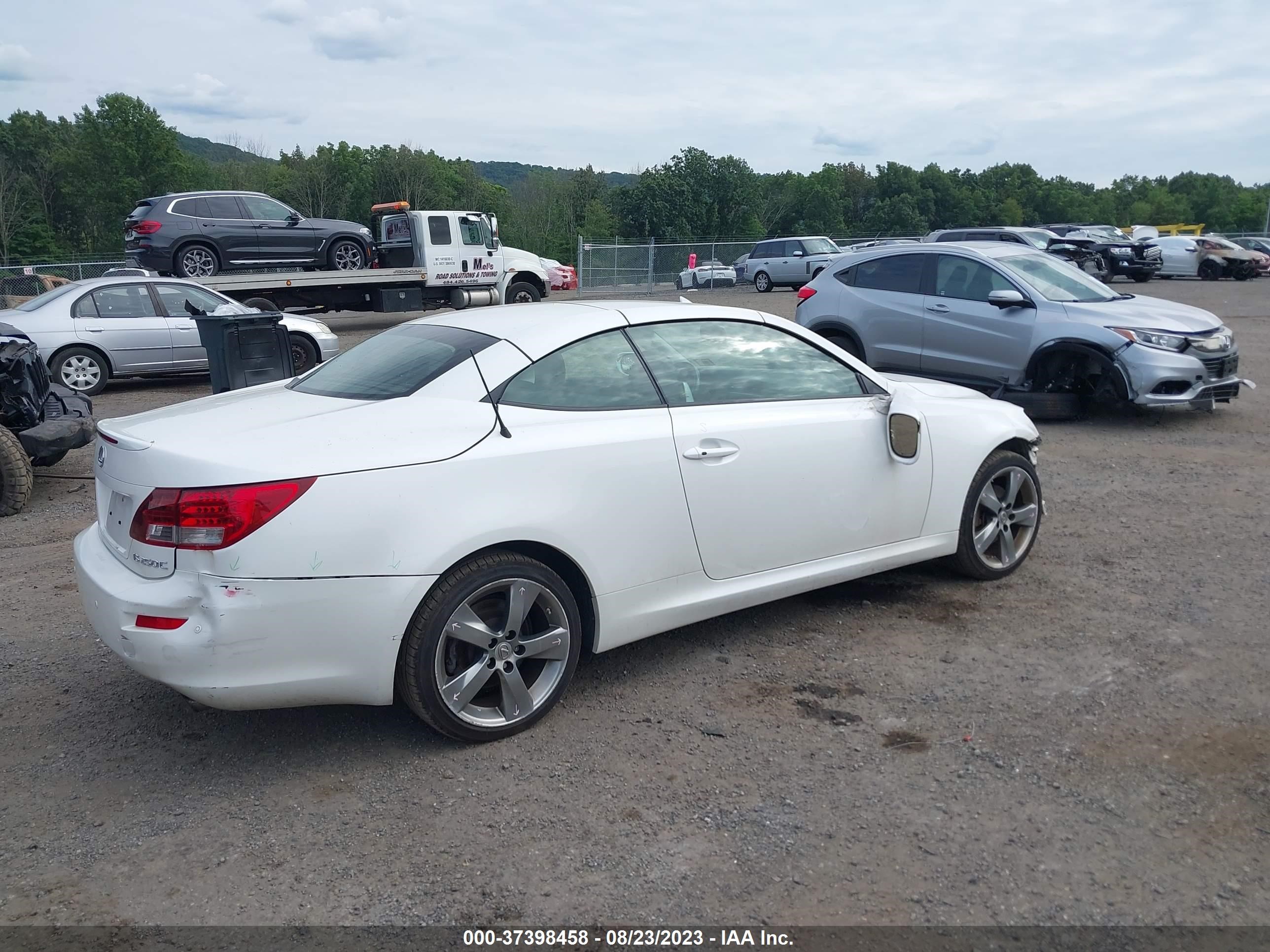 Photo 3 VIN: JTHFF2C29B2517496 - LEXUS IS 