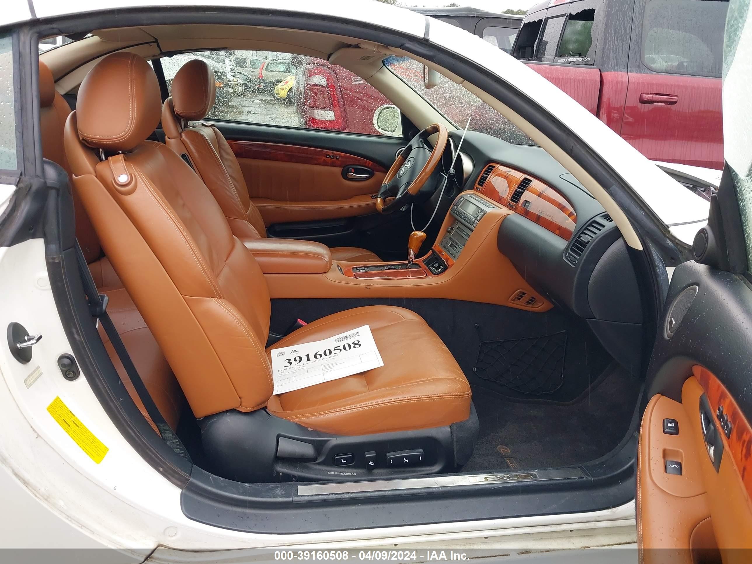 Photo 4 VIN: JTHFN48Y820005641 - LEXUS SC 