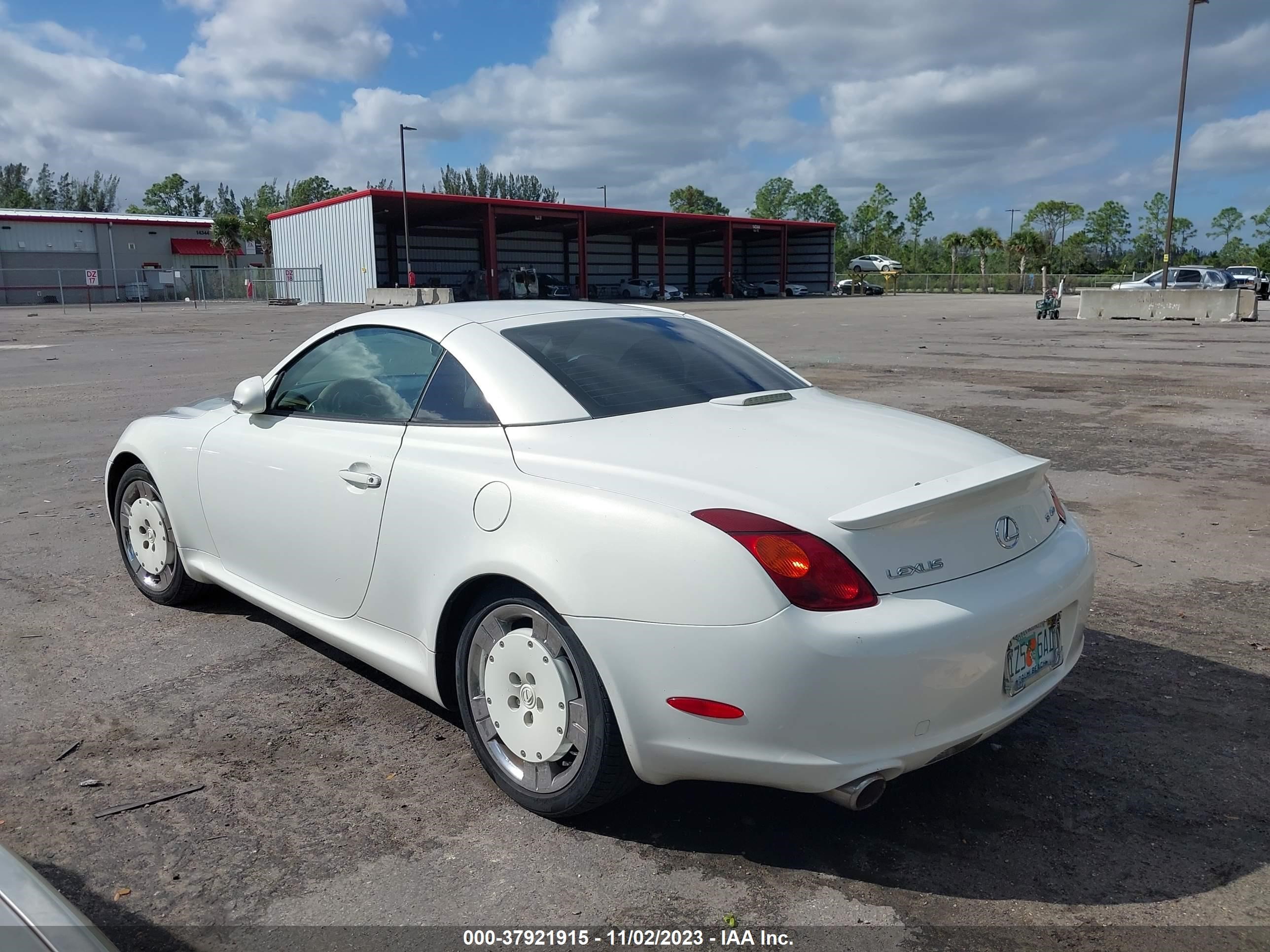 Photo 2 VIN: JTHFN48Y920013215 - LEXUS SC 