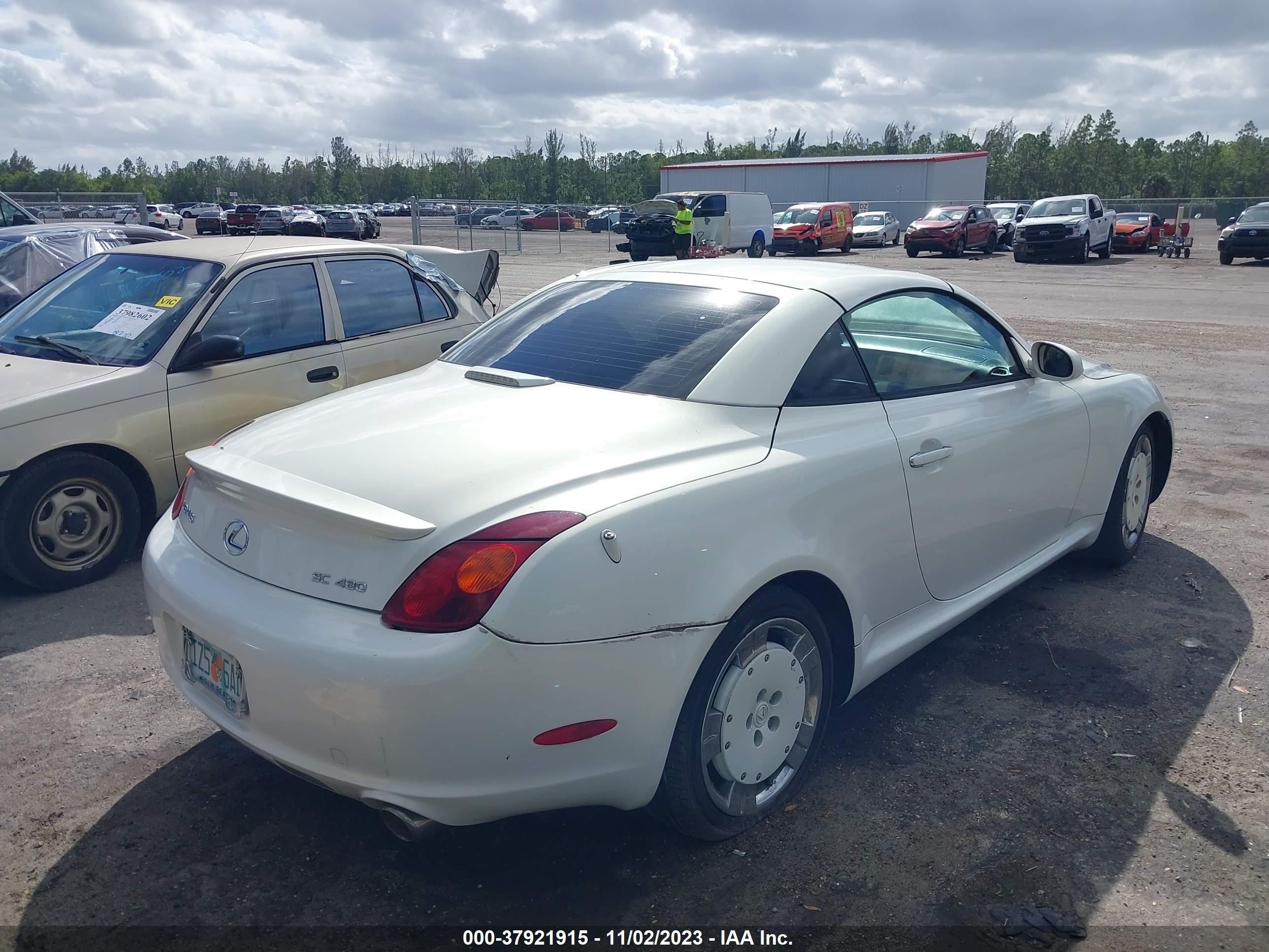 Photo 3 VIN: JTHFN48Y920013215 - LEXUS SC 