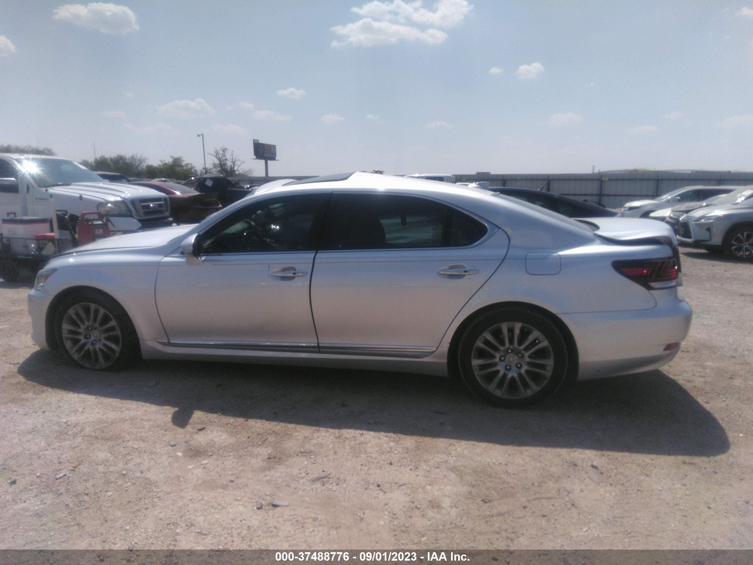 Photo 13 VIN: JTHGL1EF3E5052434 - LEXUS LS 