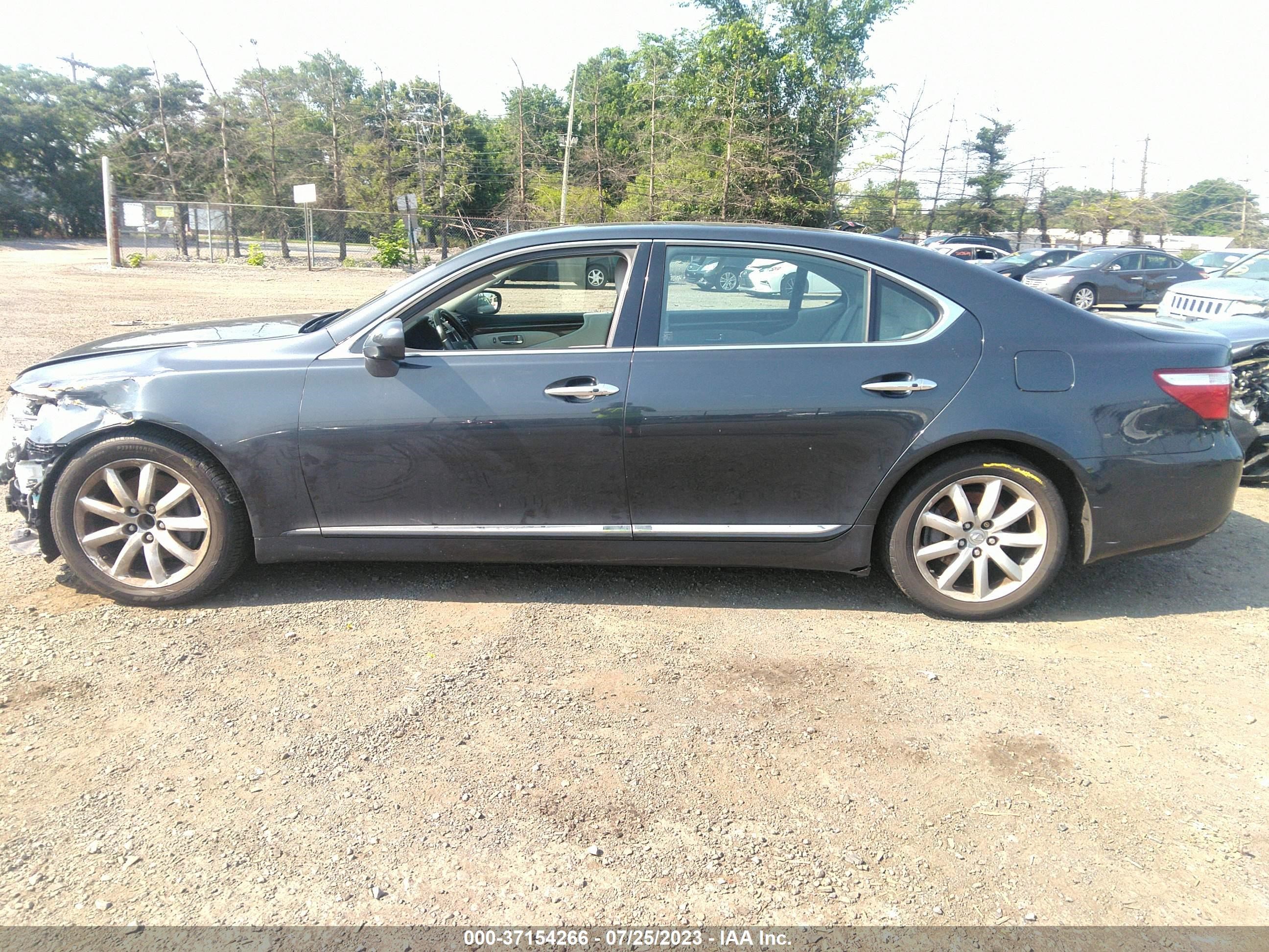 Photo 13 VIN: JTHGL46F375014270 - LEXUS LS 