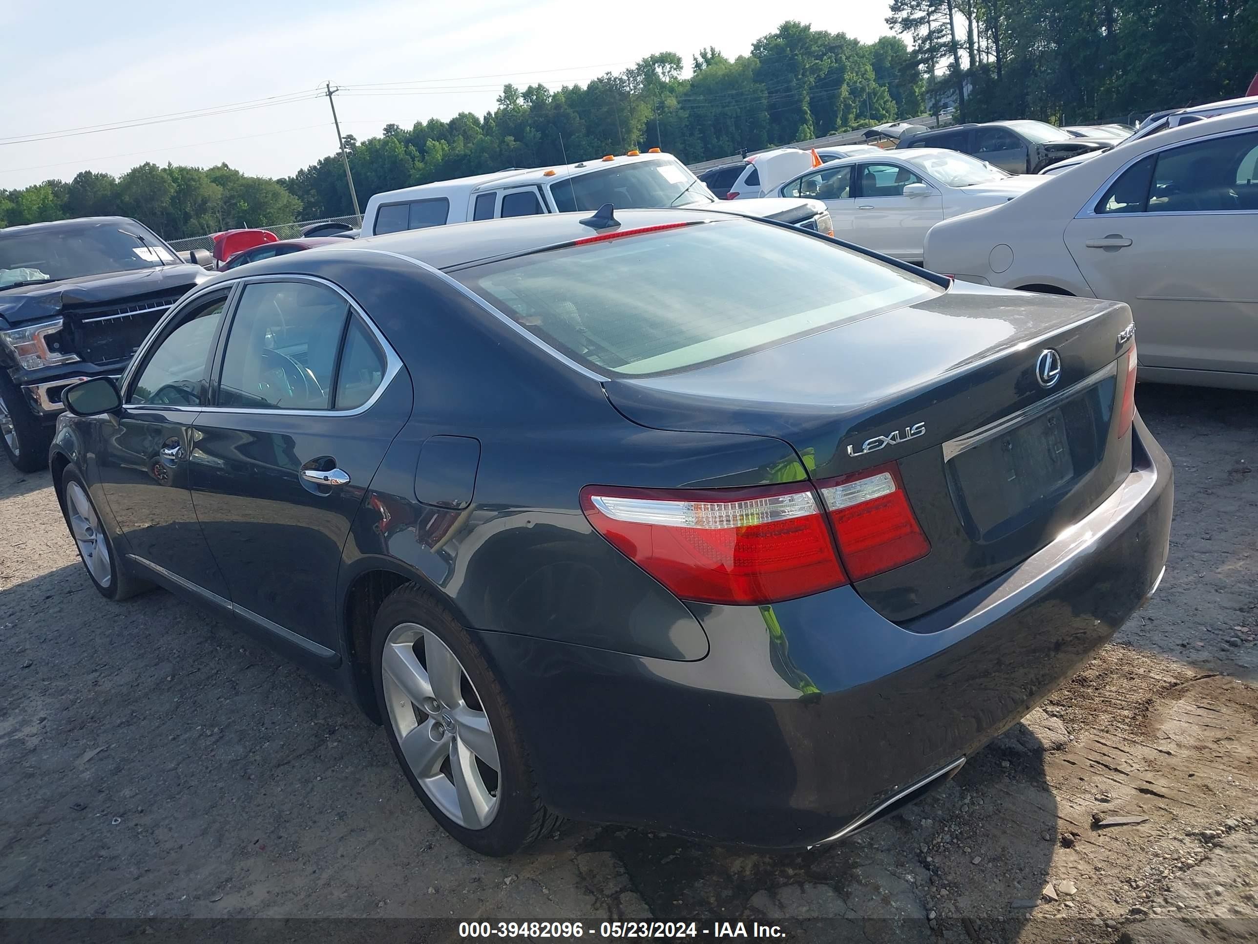 Photo 2 VIN: JTHGL46F885026867 - LEXUS LS 