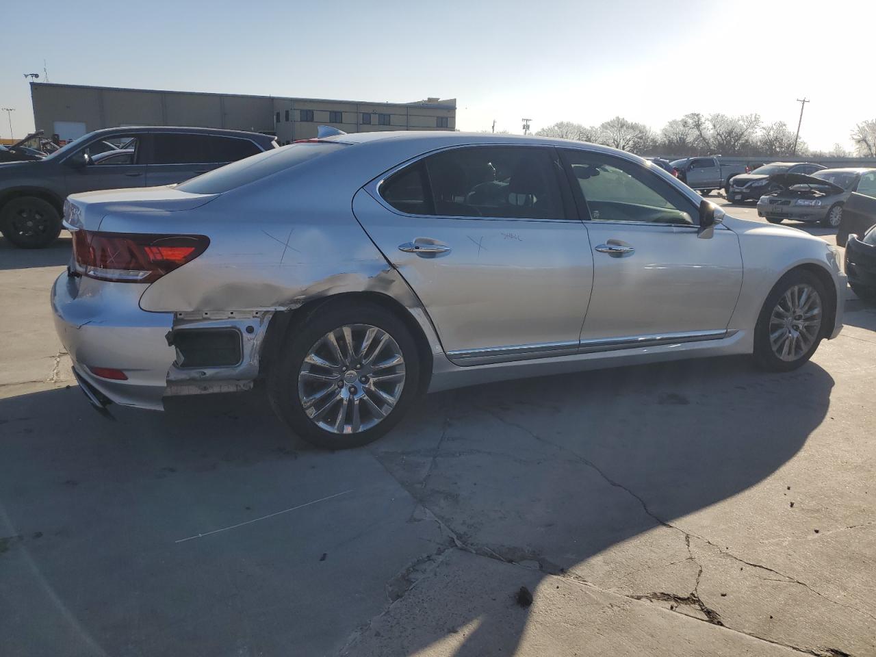 Photo 2 VIN: JTHGL5EF4E5052840 - LEXUS LS 