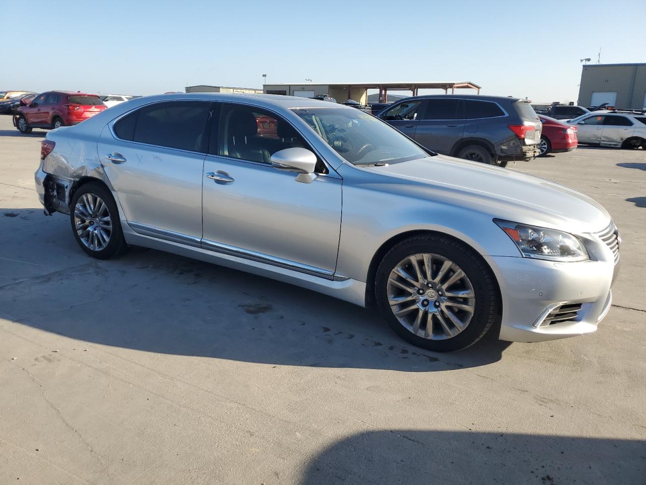 Photo 3 VIN: JTHGL5EF4E5052840 - LEXUS LS 