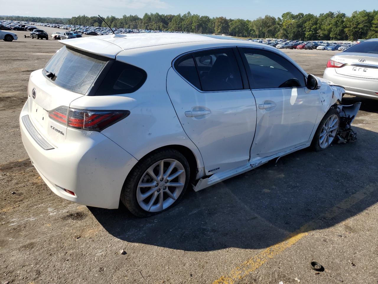 Photo 2 VIN: JTHKD5BH1D2156618 - LEXUS CT 