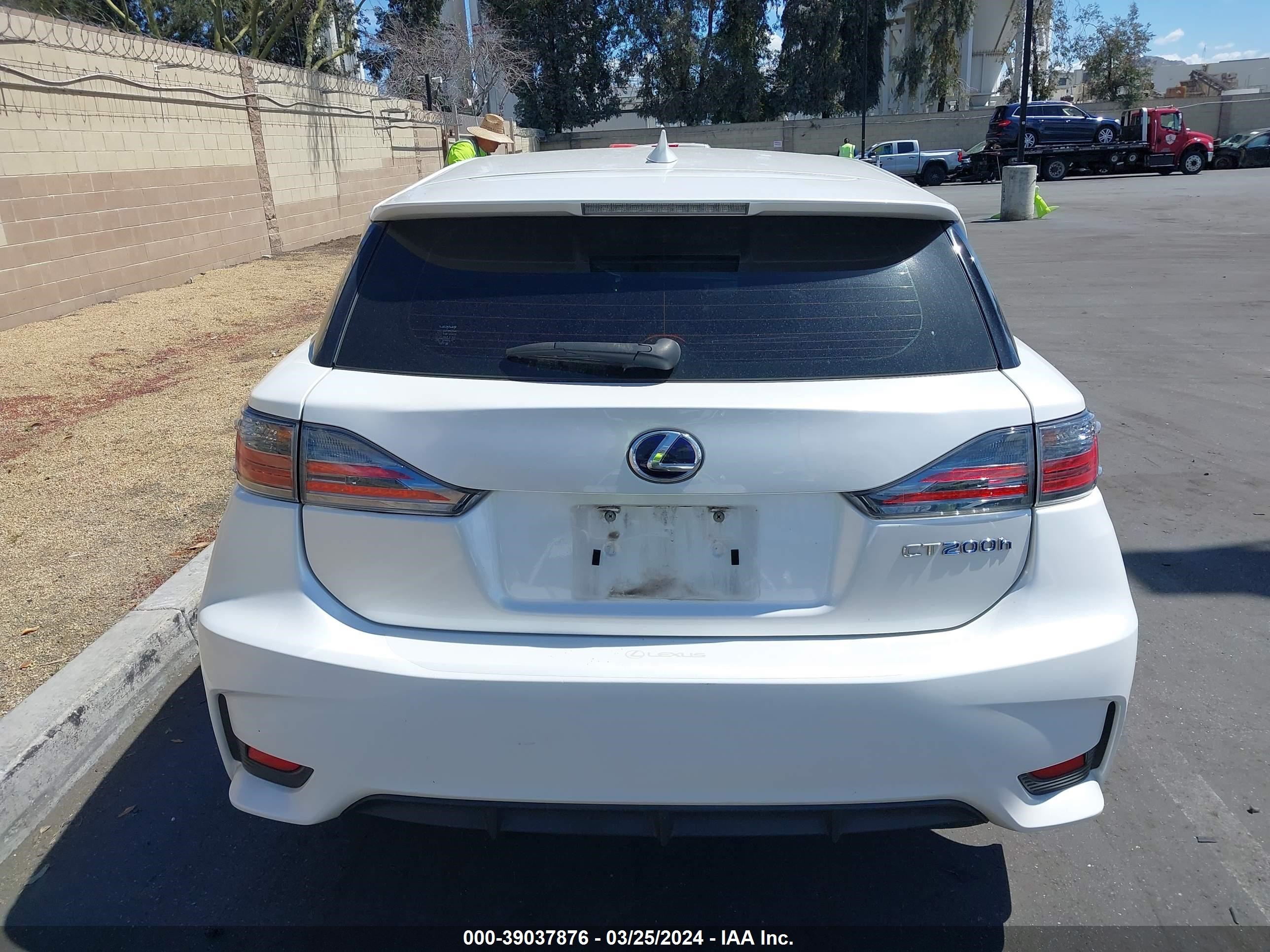 Photo 15 VIN: JTHKD5BH3G2278529 - LEXUS CT 