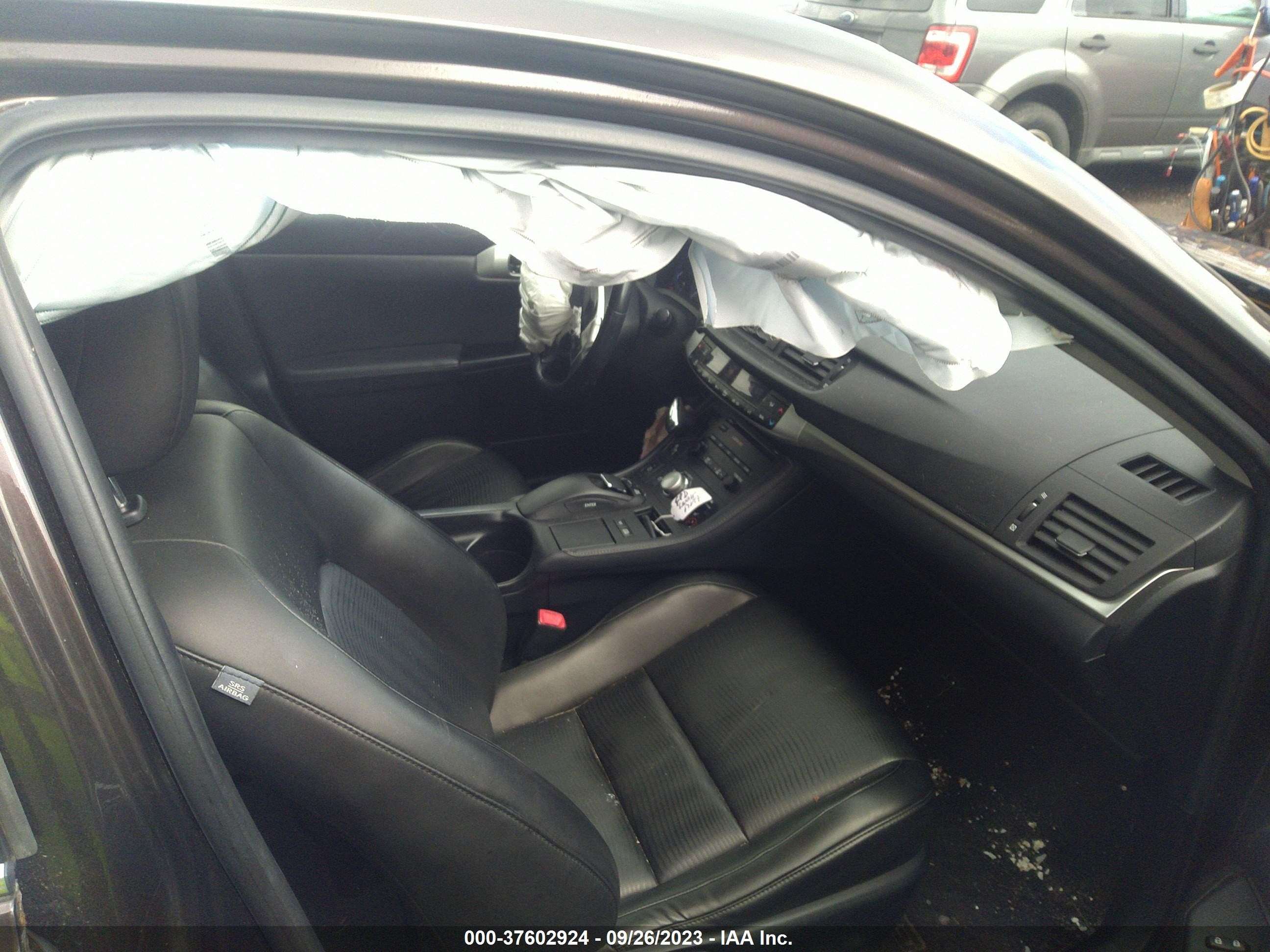 Photo 4 VIN: JTHKD5BH5C2059968 - FORD FOCUS 