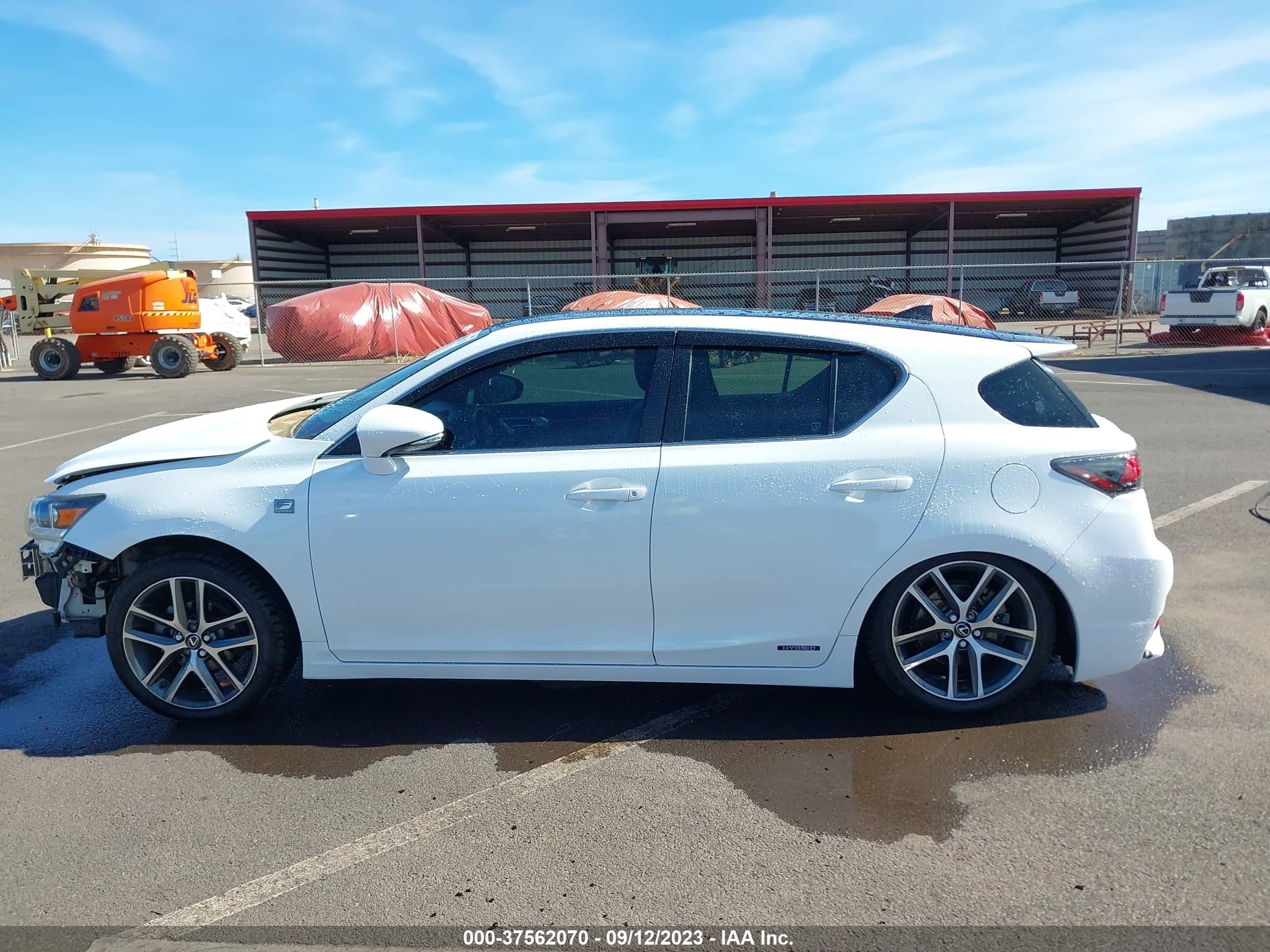 Photo 14 VIN: JTHKD5BH5F2245448 - LEXUS CT 