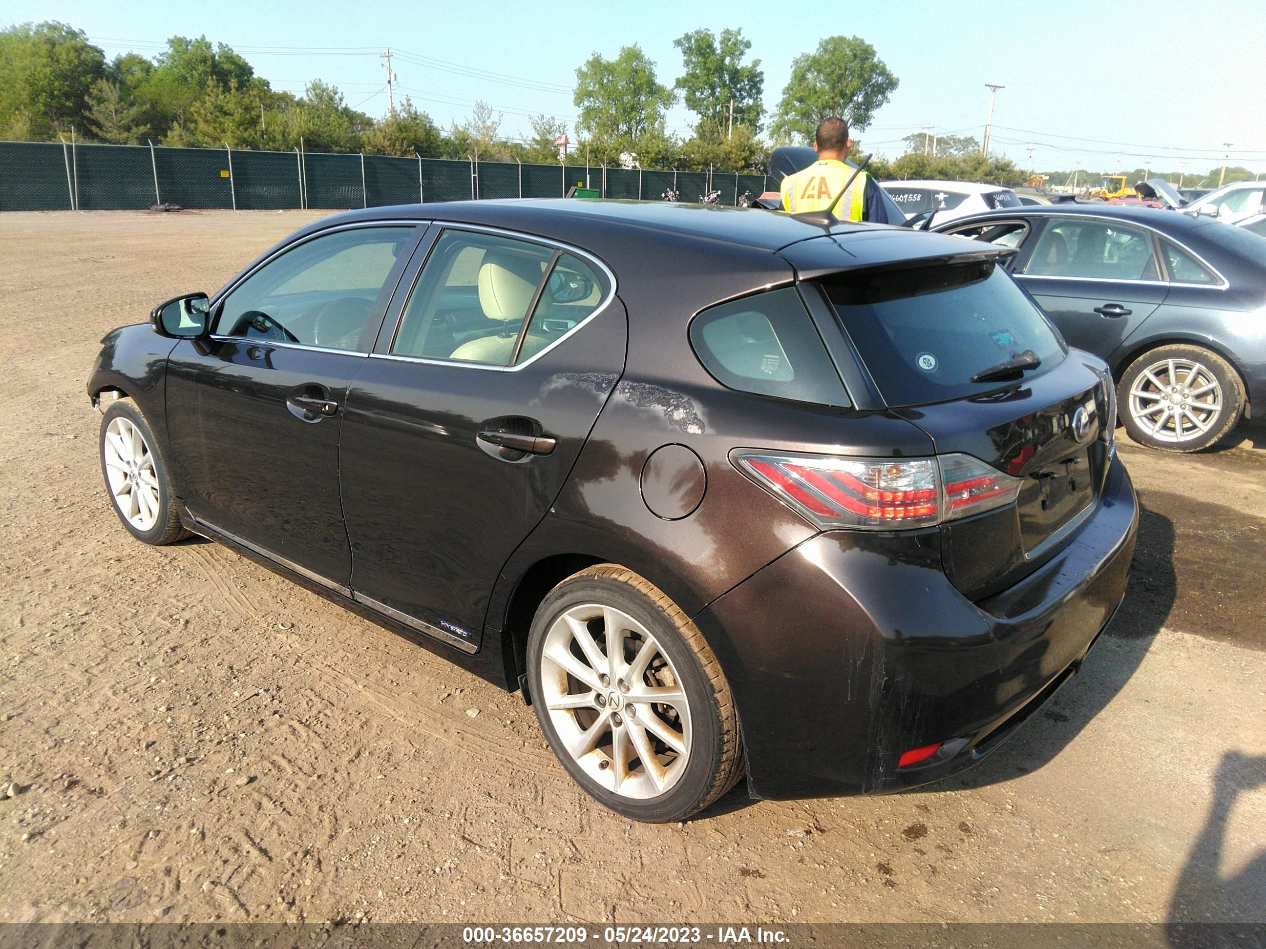 Photo 2 VIN: JTHKD5BH6B2001012 - LEXUS CT 