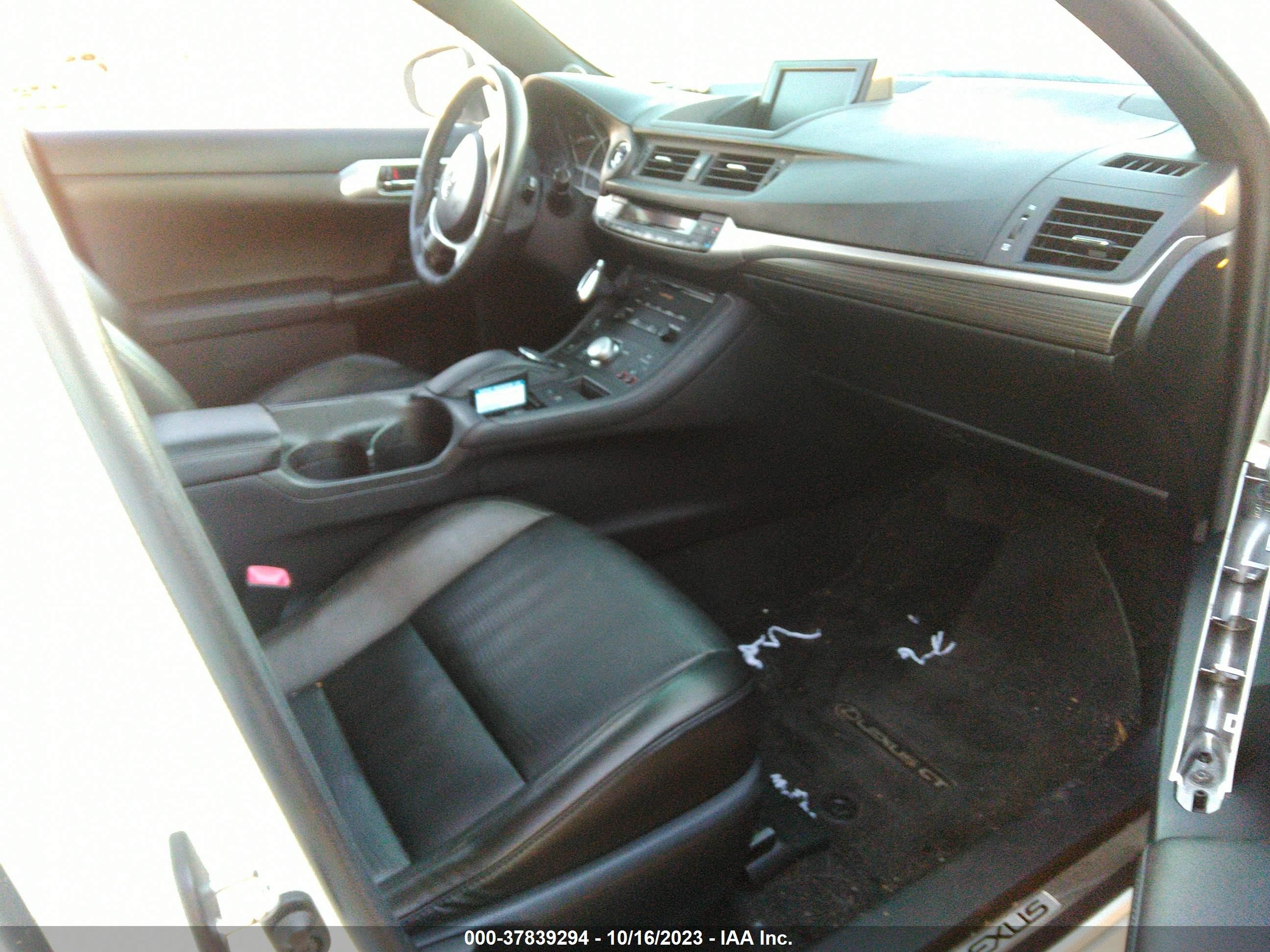 Photo 4 VIN: JTHKD5BH6C2116078 - LEXUS CT 