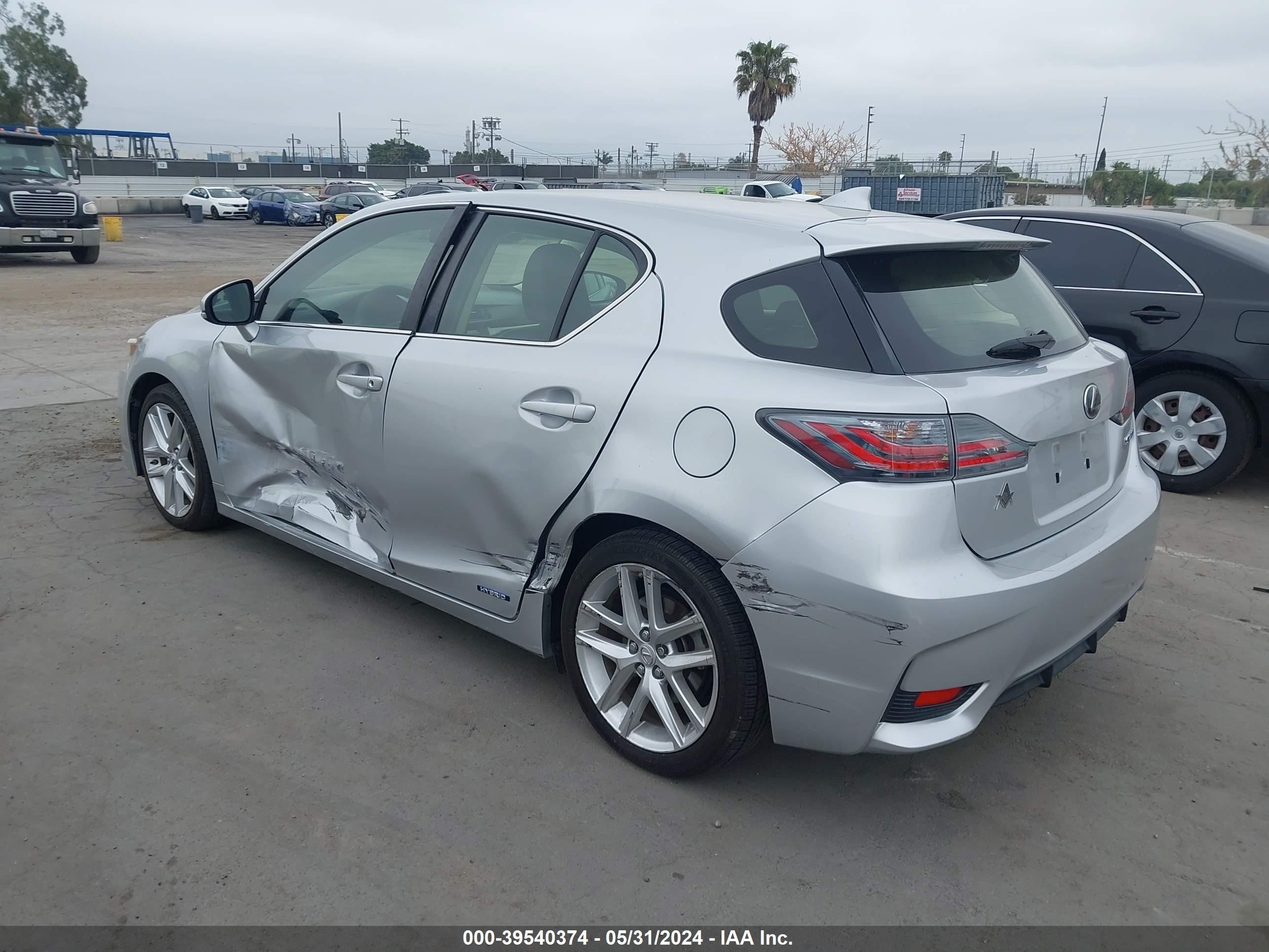 Photo 2 VIN: JTHKD5BH6G2257965 - LEXUS CT 