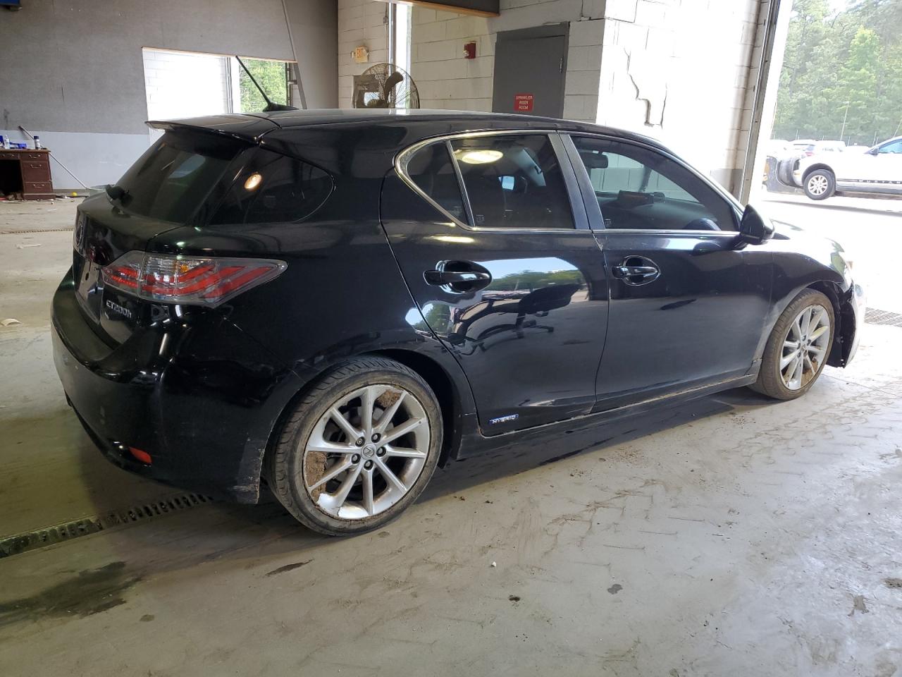 Photo 2 VIN: JTHKD5BH9B2042282 - LEXUS CT 