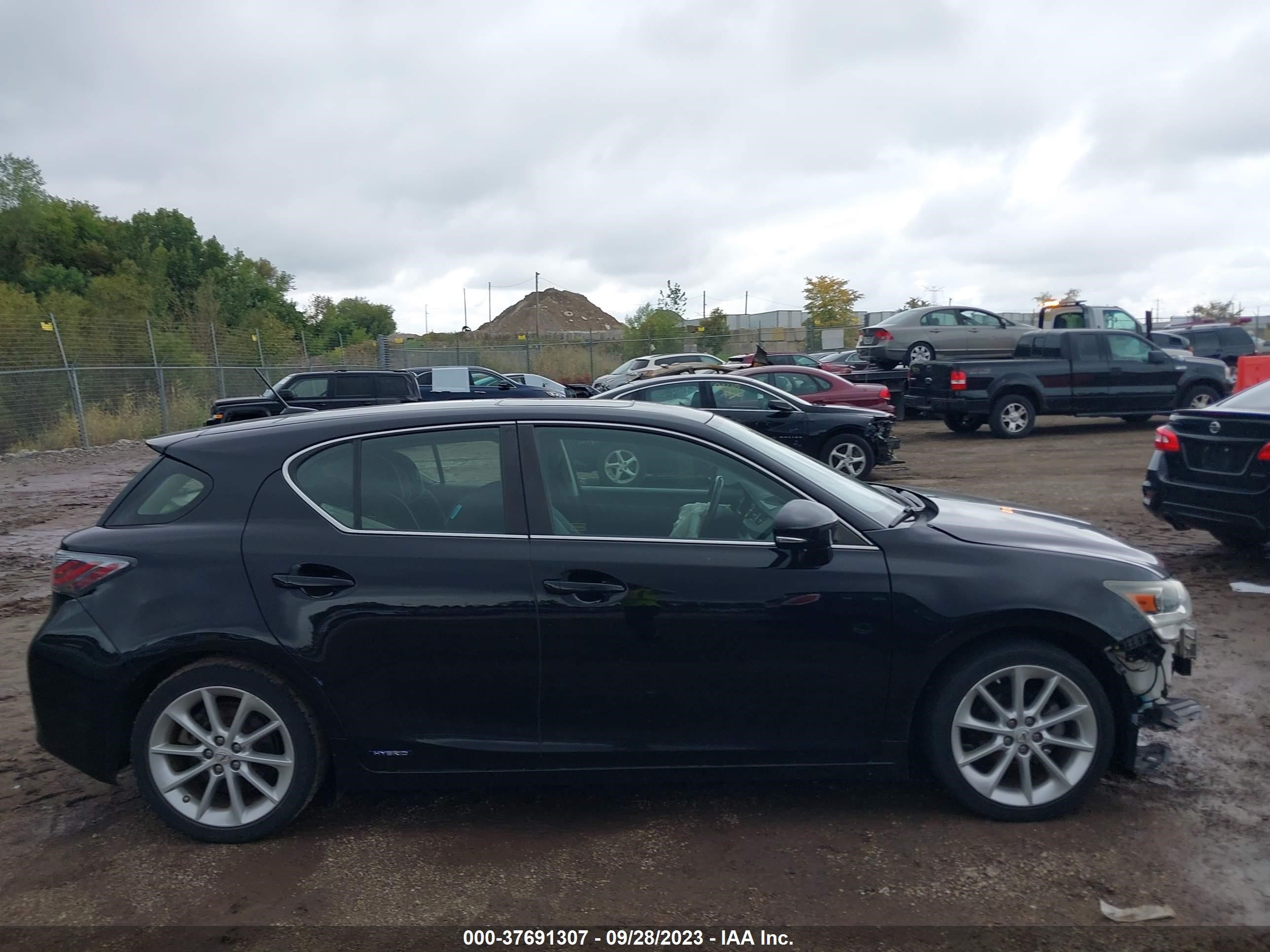 Photo 11 VIN: JTHKD5BHXC2115371 - LEXUS CT 