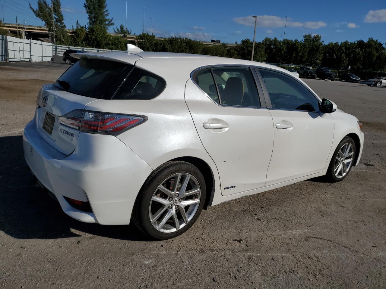 Photo 2 VIN: JTHKD5BHXF2232548 - LEXUS CT 