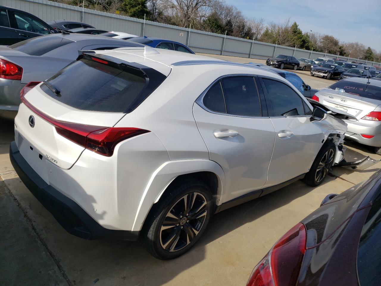 Photo 3 VIN: JTHP3JBH2N2046373 - LEXUS UX 