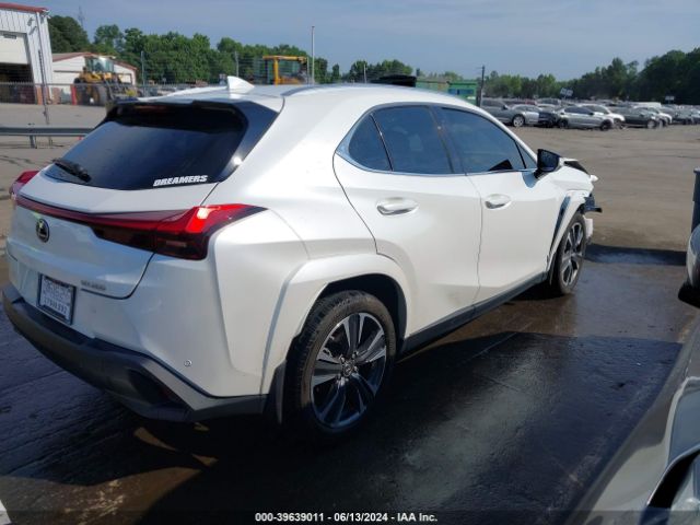 Photo 3 VIN: JTHP3JBH7N2047759 - LEXUS UX 