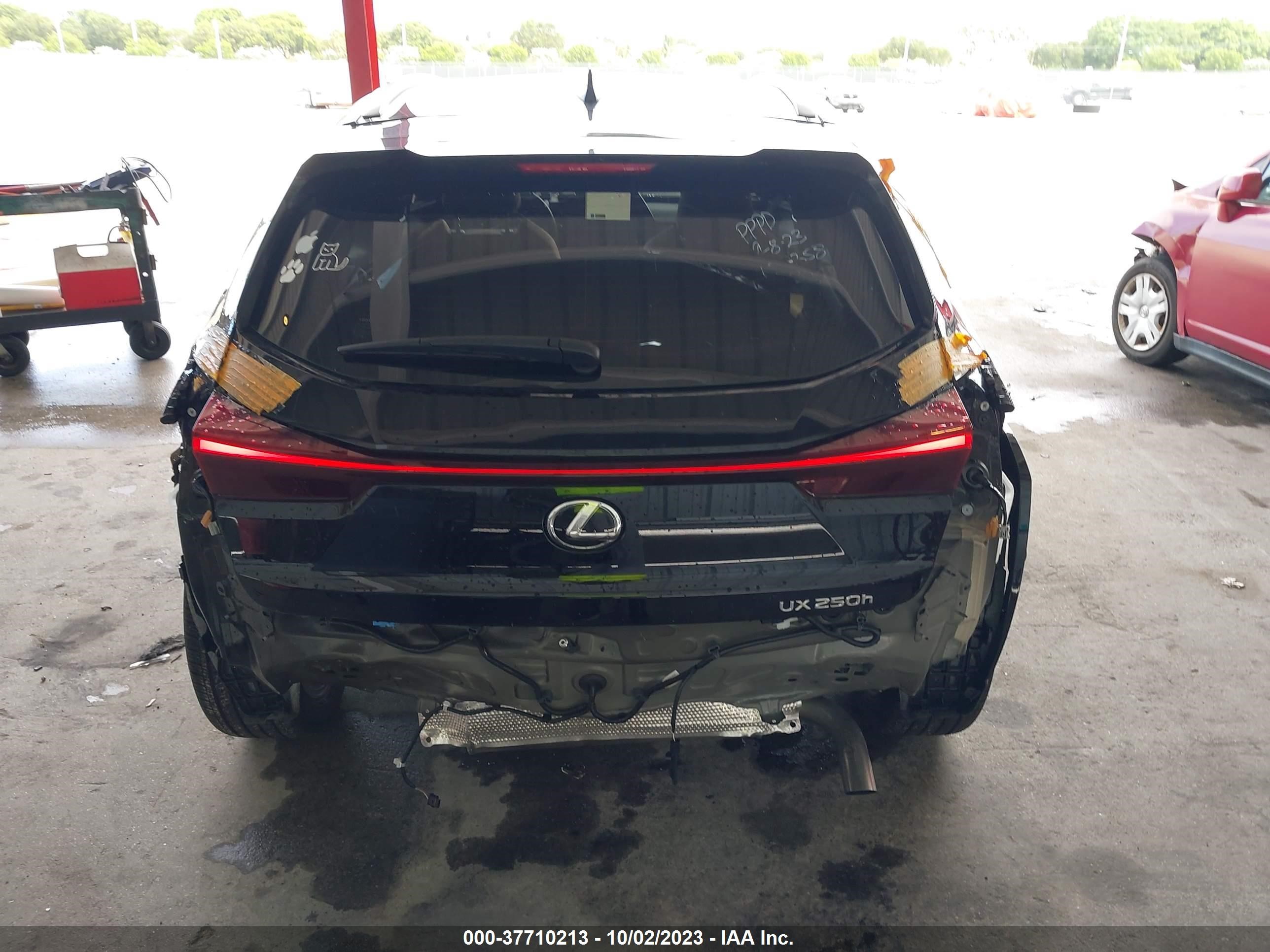 Photo 15 VIN: JTHP6JBH7P2152358 - LEXUS UX 