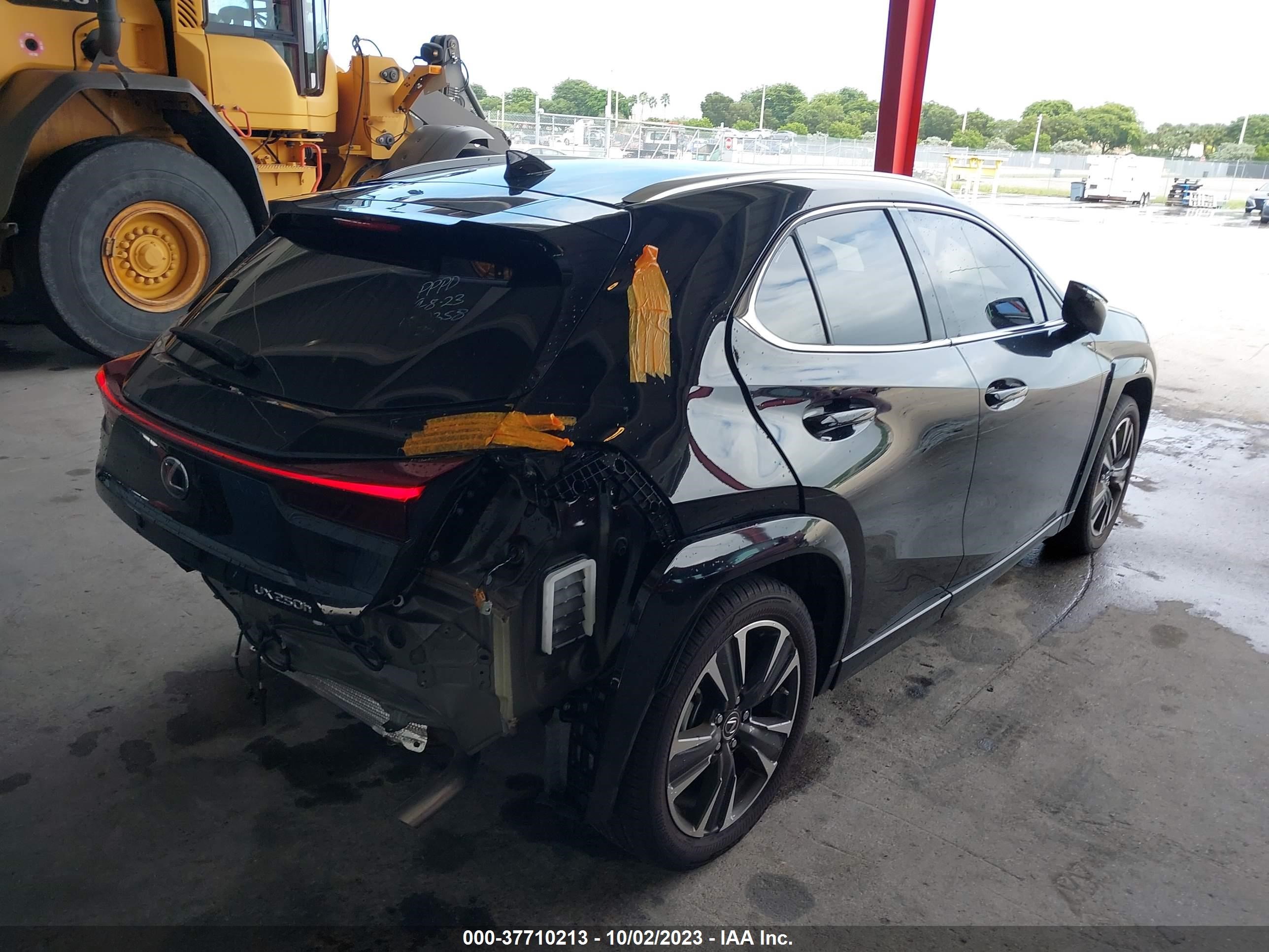 Photo 3 VIN: JTHP6JBH7P2152358 - LEXUS UX 