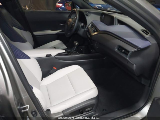 Photo 4 VIN: JTHP9JBH0N2063249 - LEXUS UX 250H 