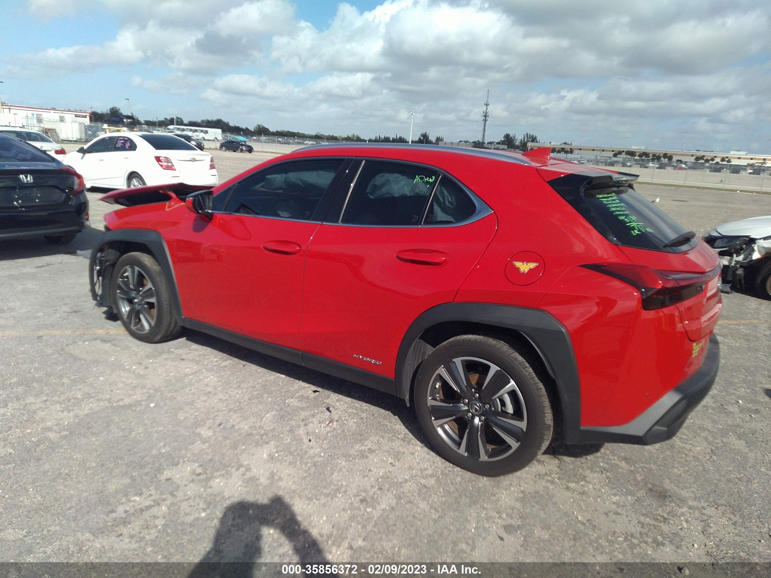 Photo 2 VIN: JTHP9JBH2M2050260 - LEXUS UX 