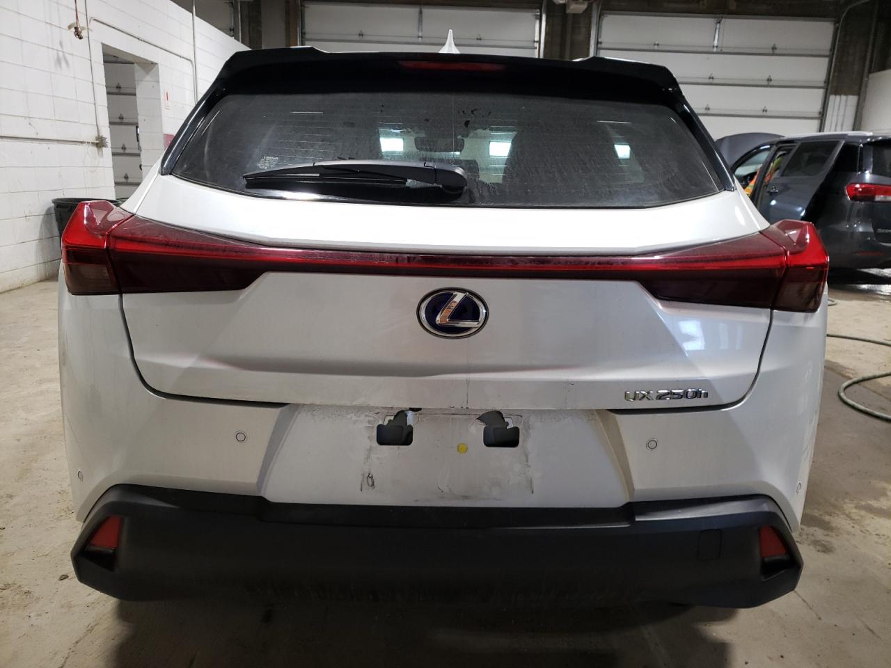 Photo 5 VIN: JTHP9JBH4L2032650 - LEXUS UX 