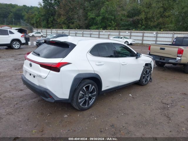 Photo 3 VIN: JTHP9JBH6L2033640 - LEXUS UX 