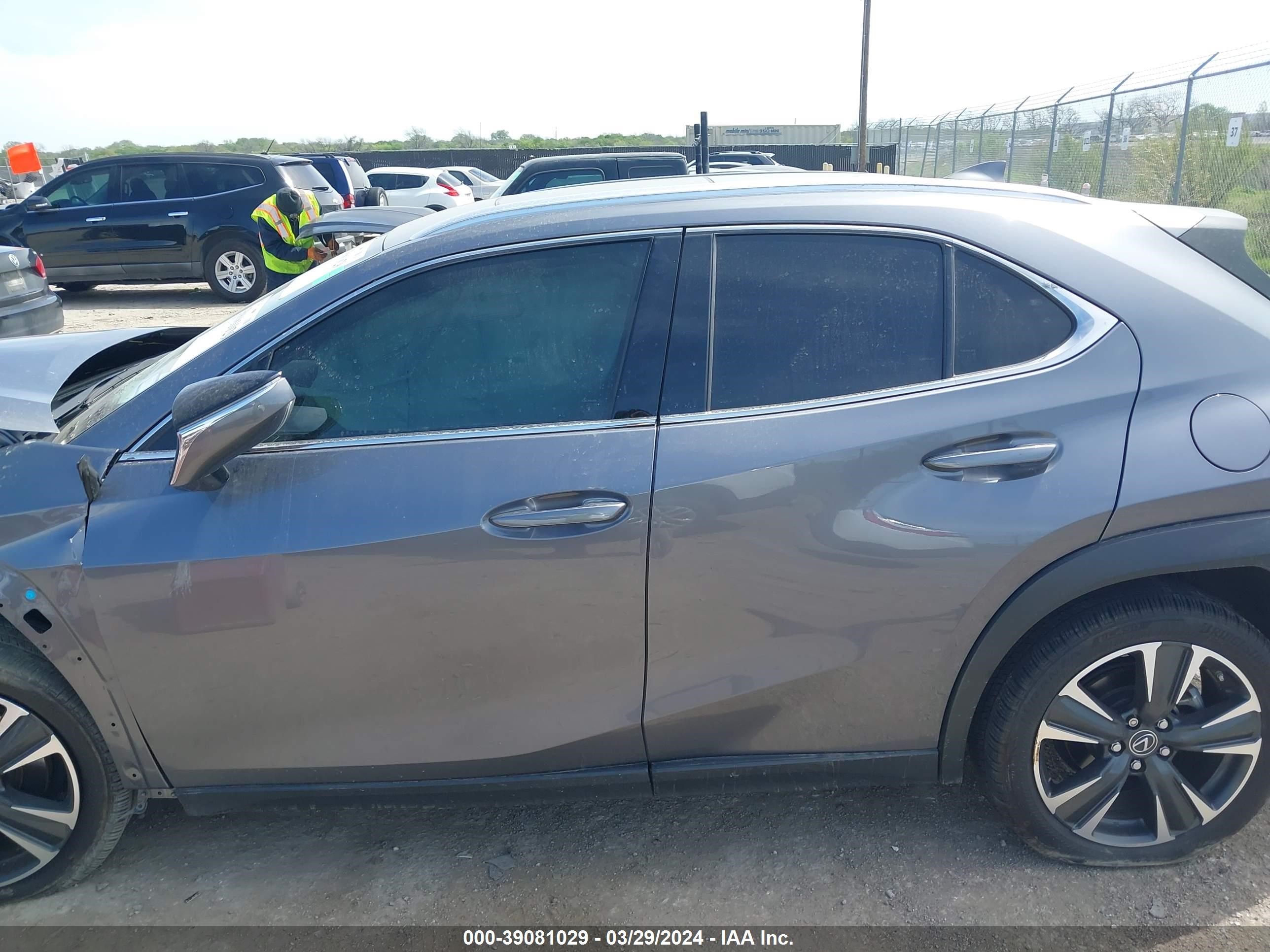 Photo 12 VIN: JTHX3JBH3M2036322 - LEXUS UX 200 