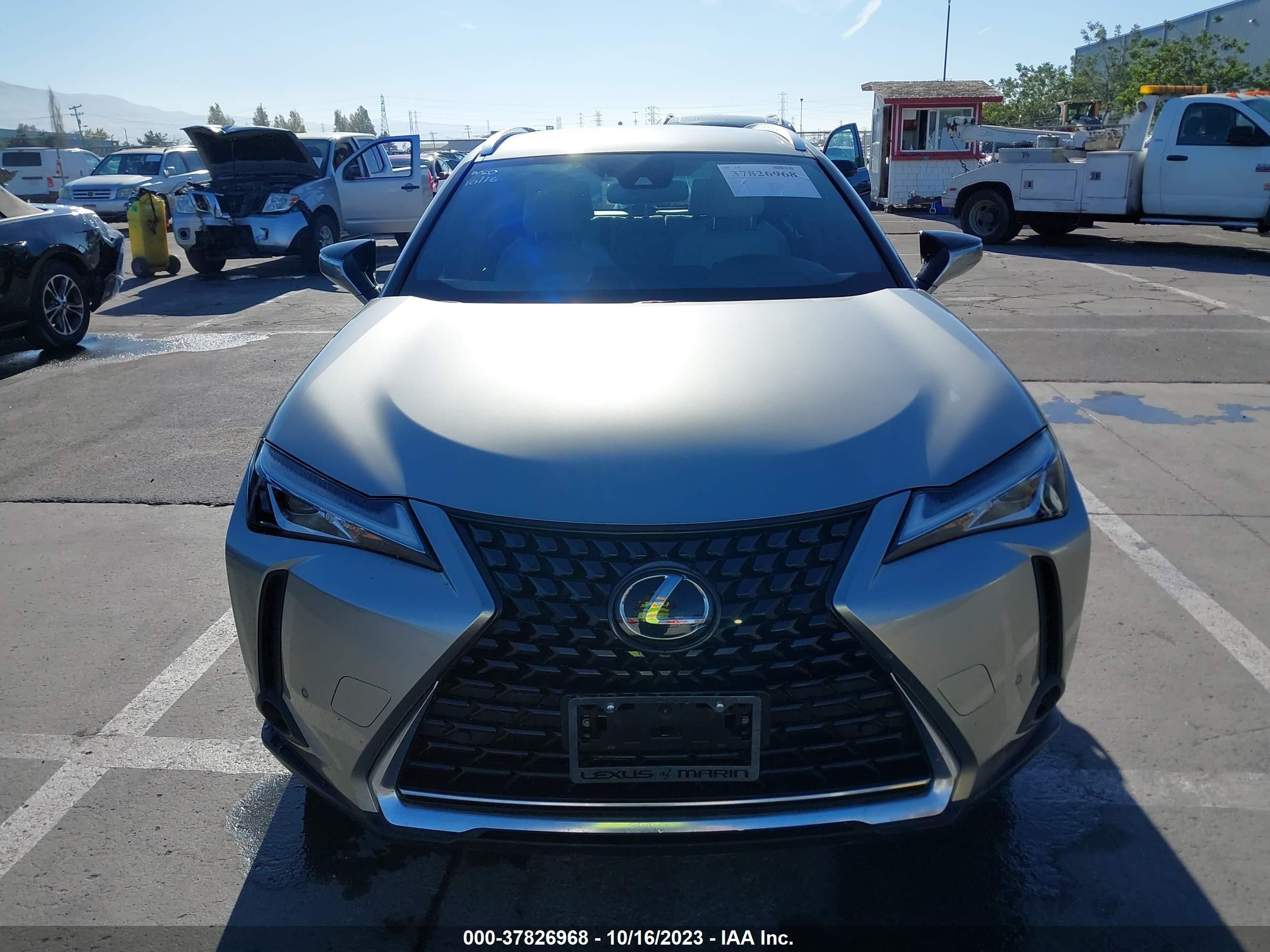 Photo 11 VIN: JTHX3JBH5N2047162 - LEXUS UX 