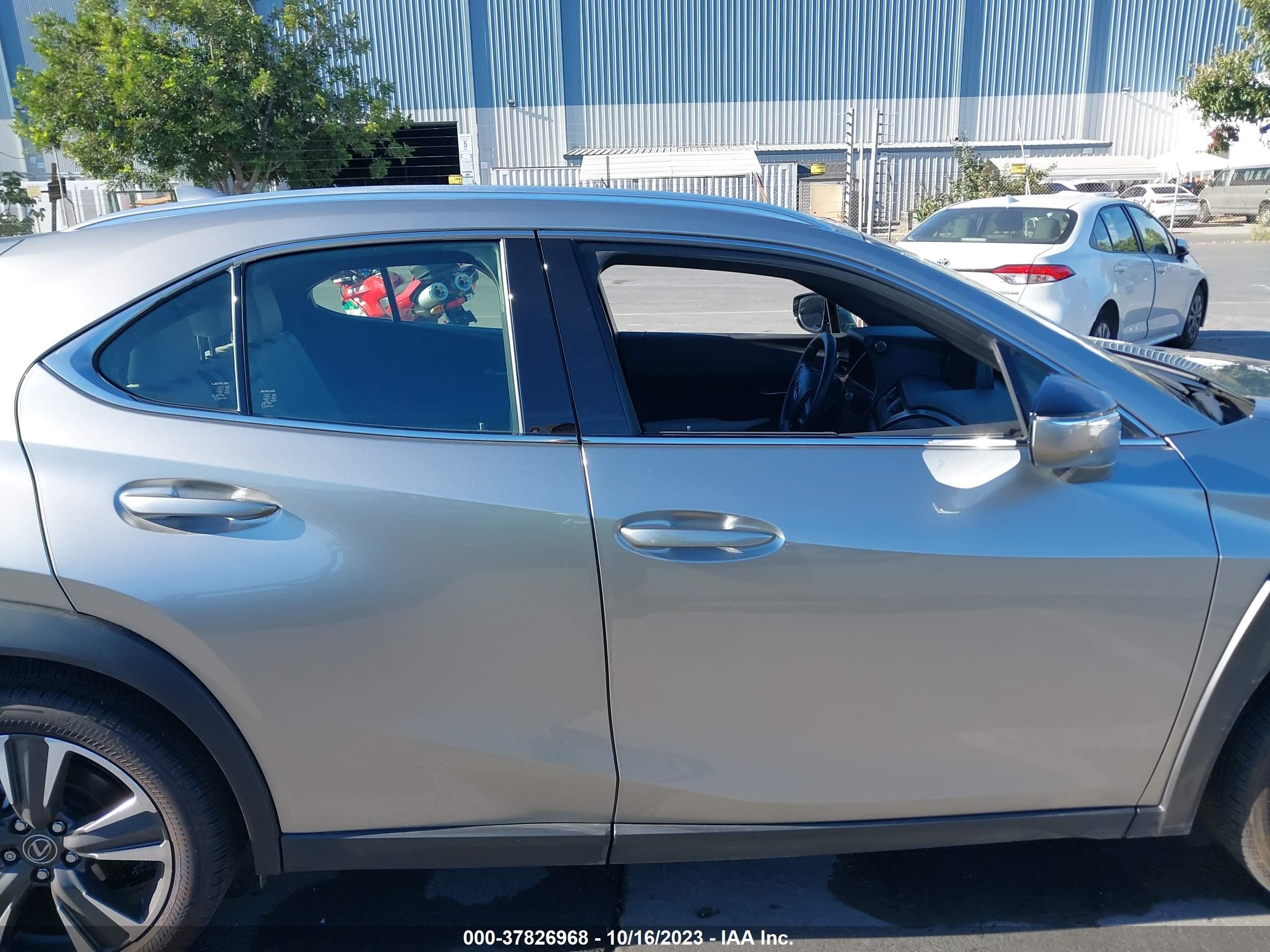 Photo 12 VIN: JTHX3JBH5N2047162 - LEXUS UX 